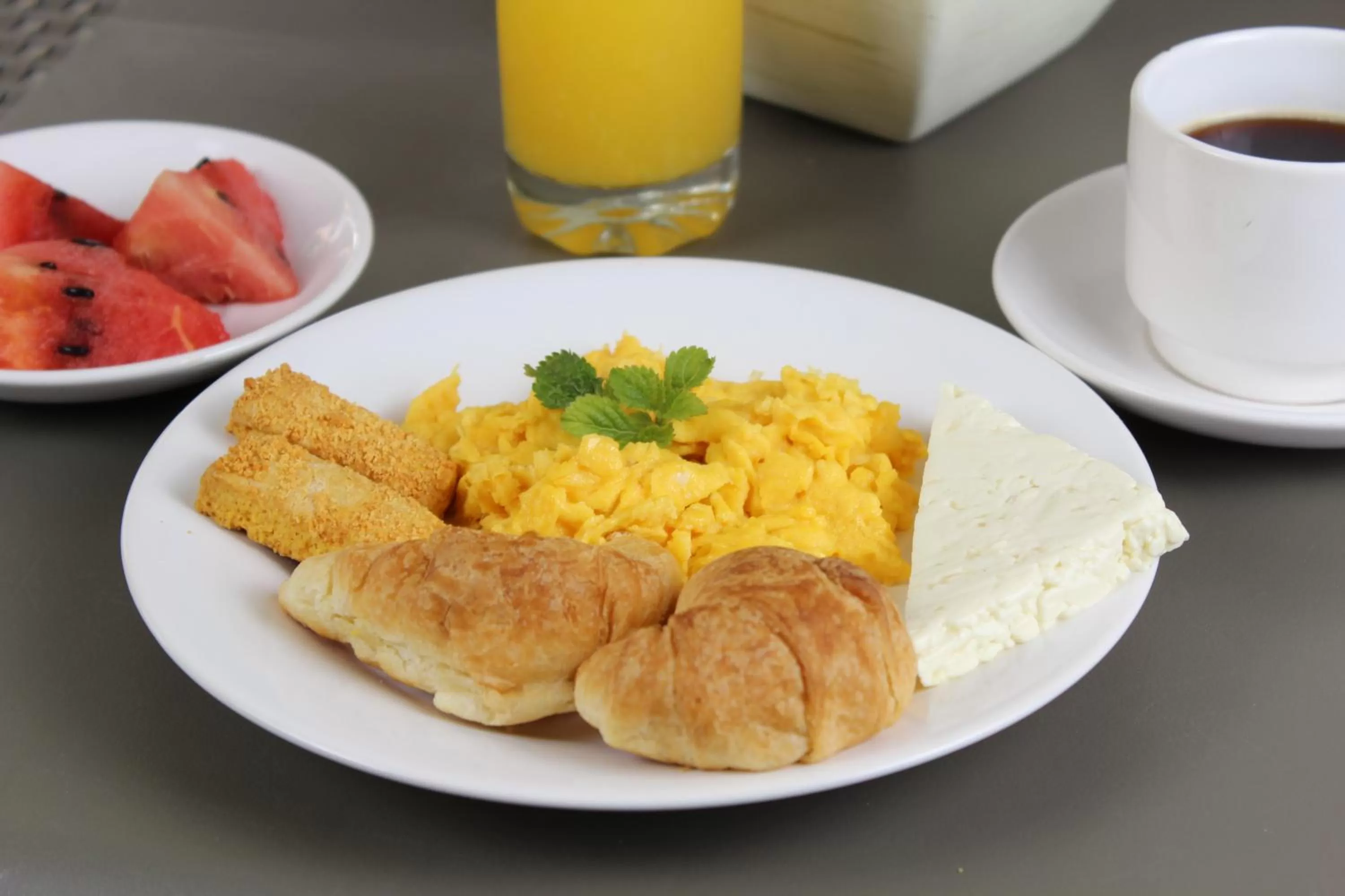 Breakfast in Hotel Boutique Plaza