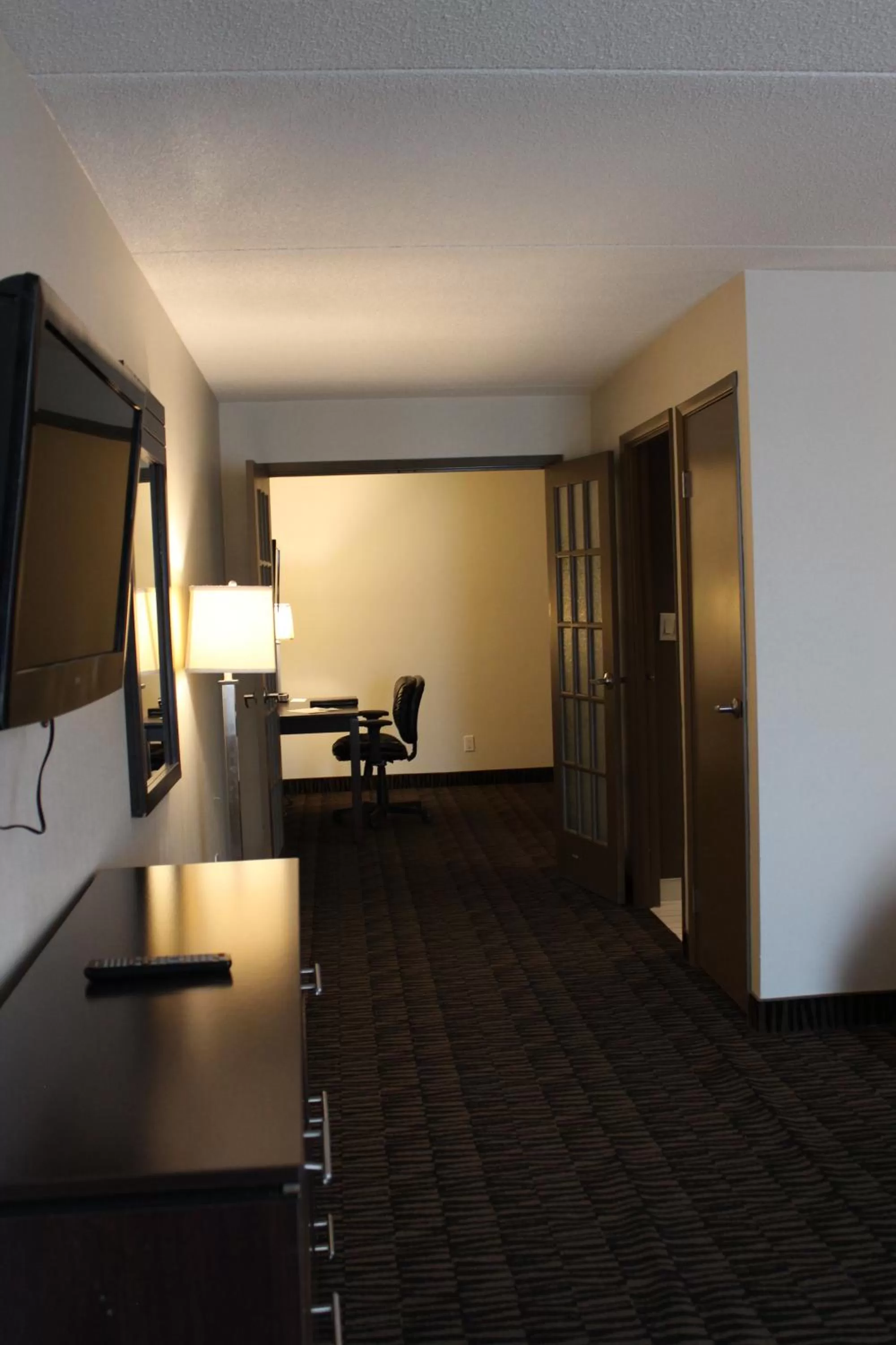 King Suite in Ramada Plaza by Wyndham Niagara Falls