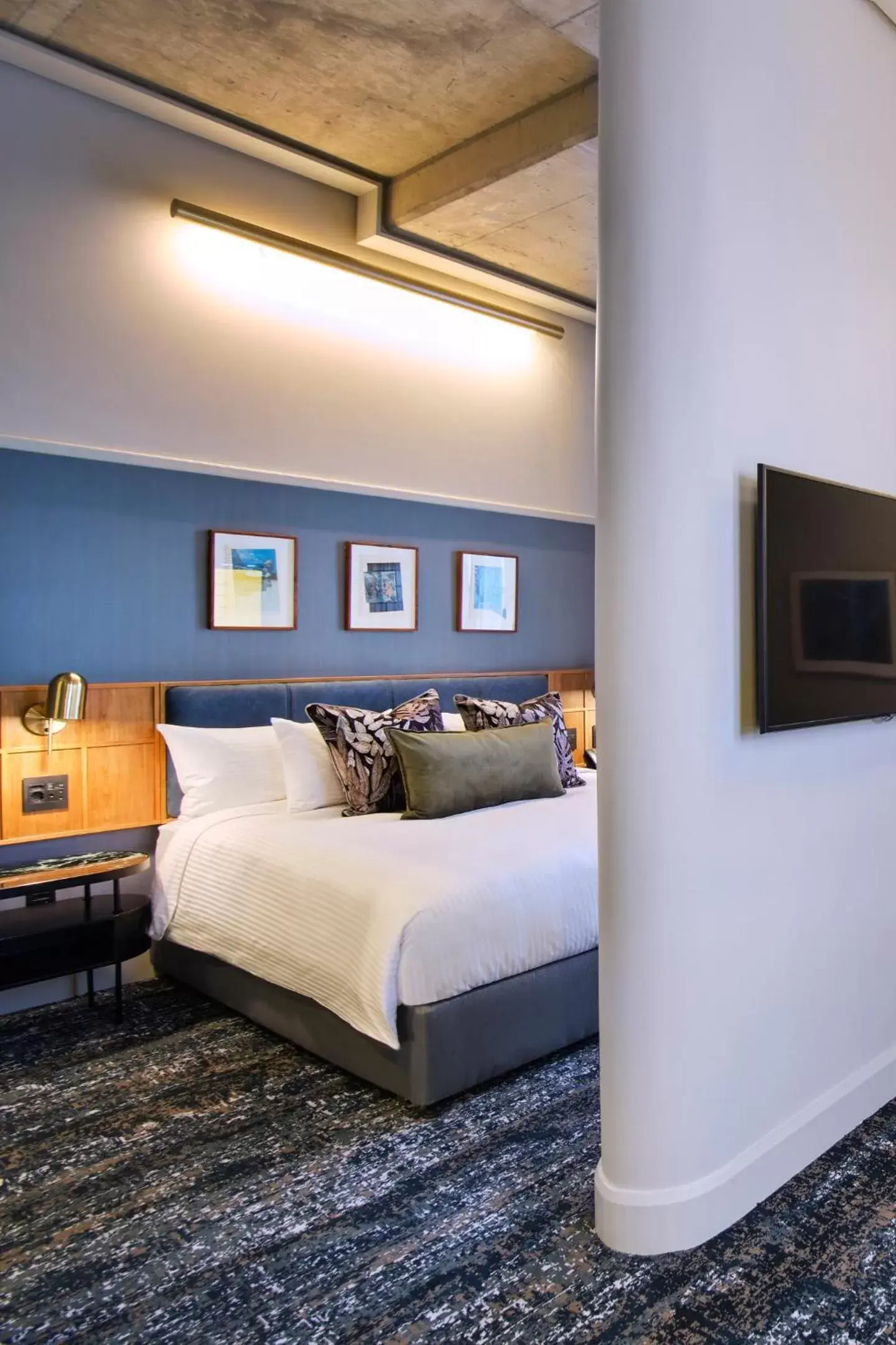 Premium King Room with Sofa Bed and Walk In Shower in HYDE JOHANNESBURG ROSEBANK Premium King Room with Sofa Bed and Walk In Shower in HYDE JOHANNESBURG ROSEBANK