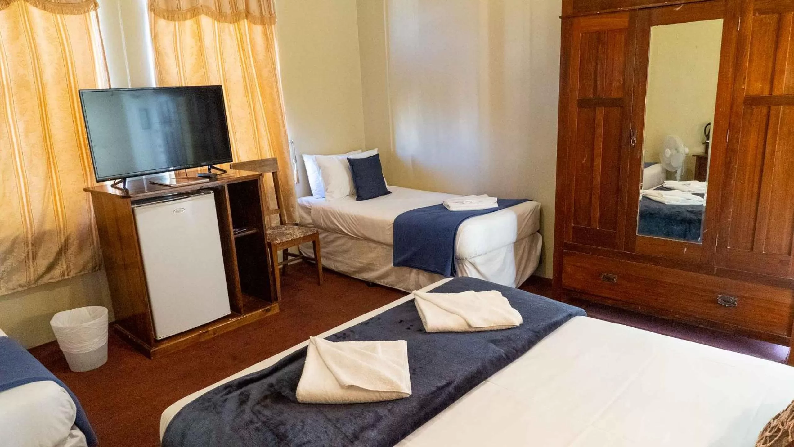 Bed in Anchorage Seafront Hotel