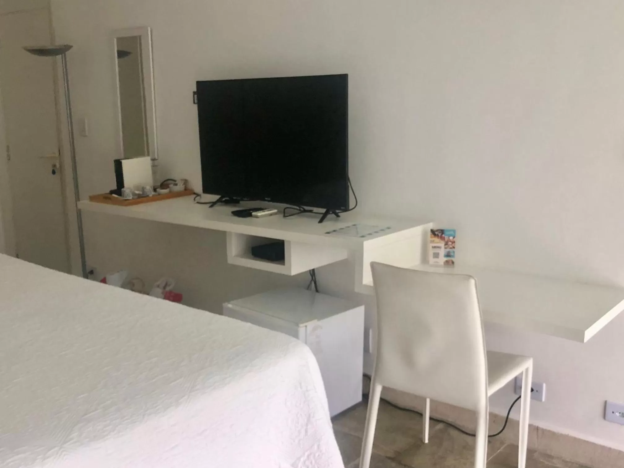 TV/Entertainment Center in Guest House Guarujá