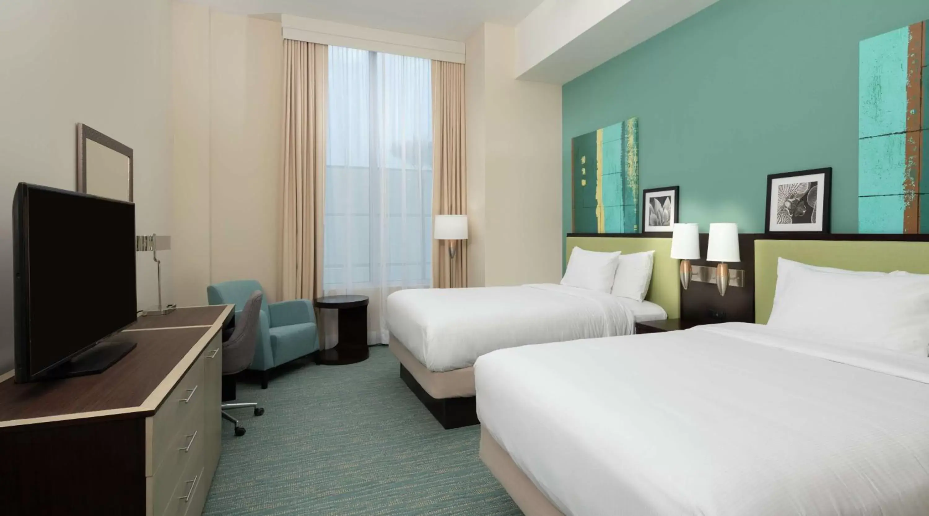 Queen Room with Two Queen Beds in DoubleTree by Hilton Miami Doral Queen Room with Two Queen Beds in DoubleTree by Hilton Miami Doral