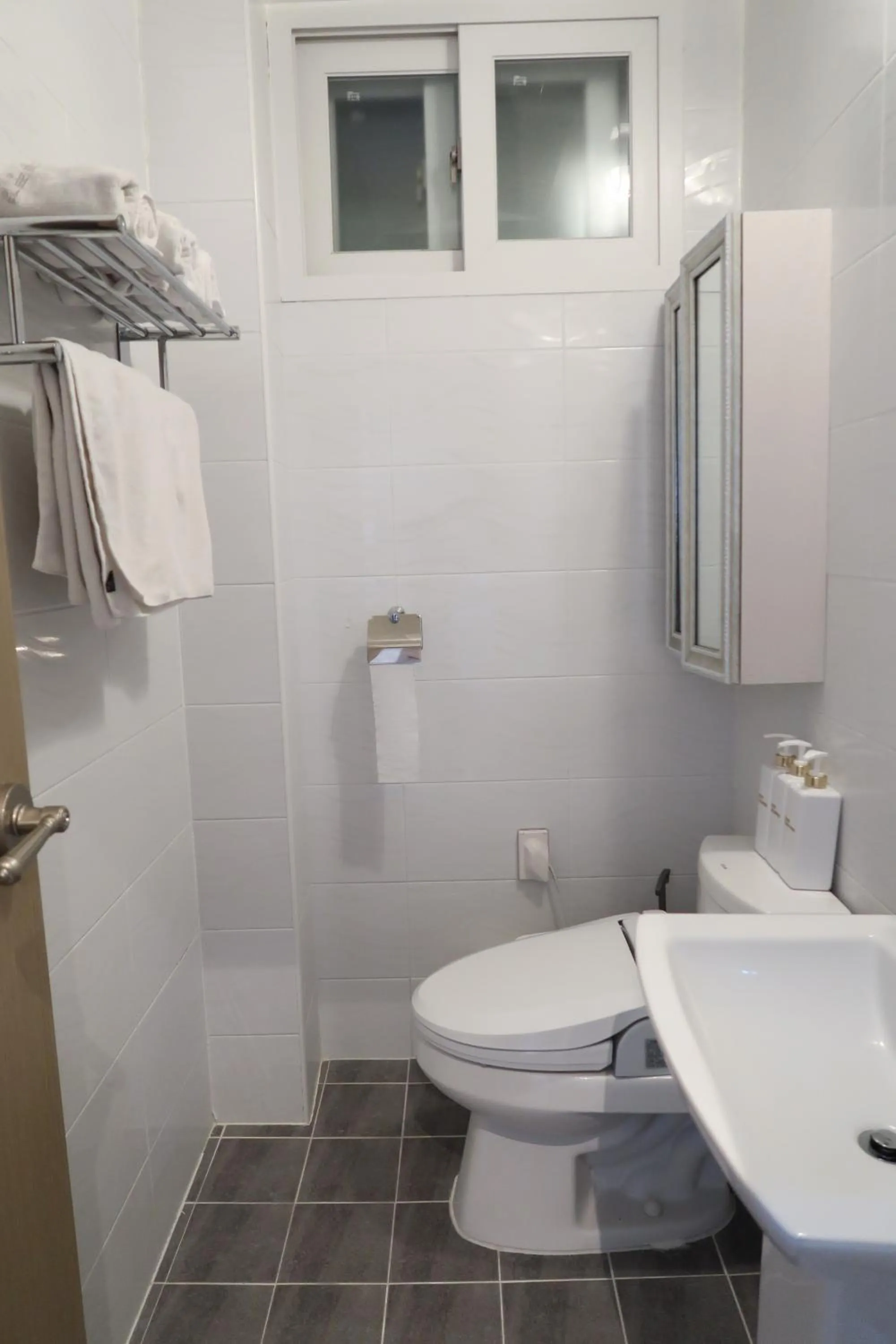 Shower in Andong Poong-gyung HOSTEL n LIBRARY