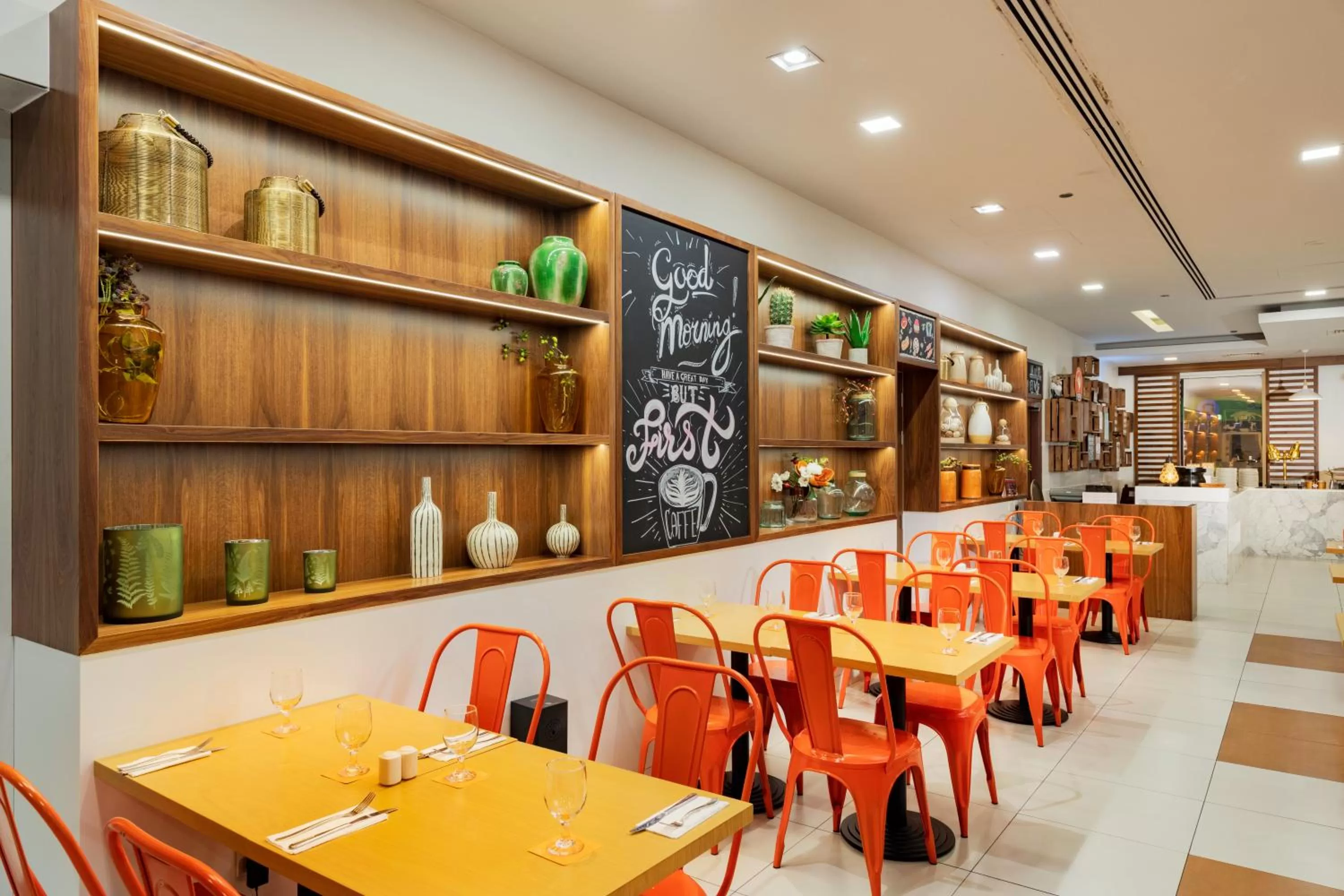 Restaurant/places to eat in Citymax Hotel Al Barsha at the Mall