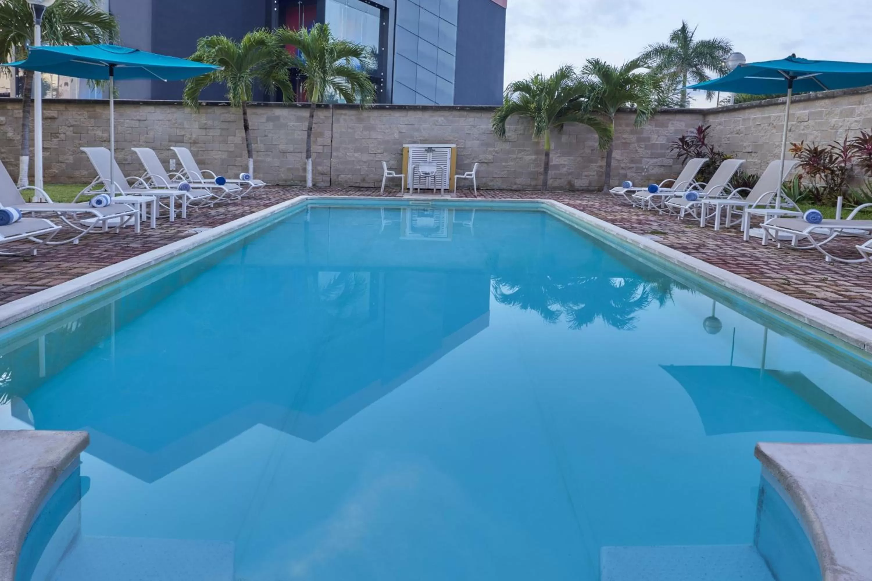 Swimming pool in City Express by Marriott Cancun