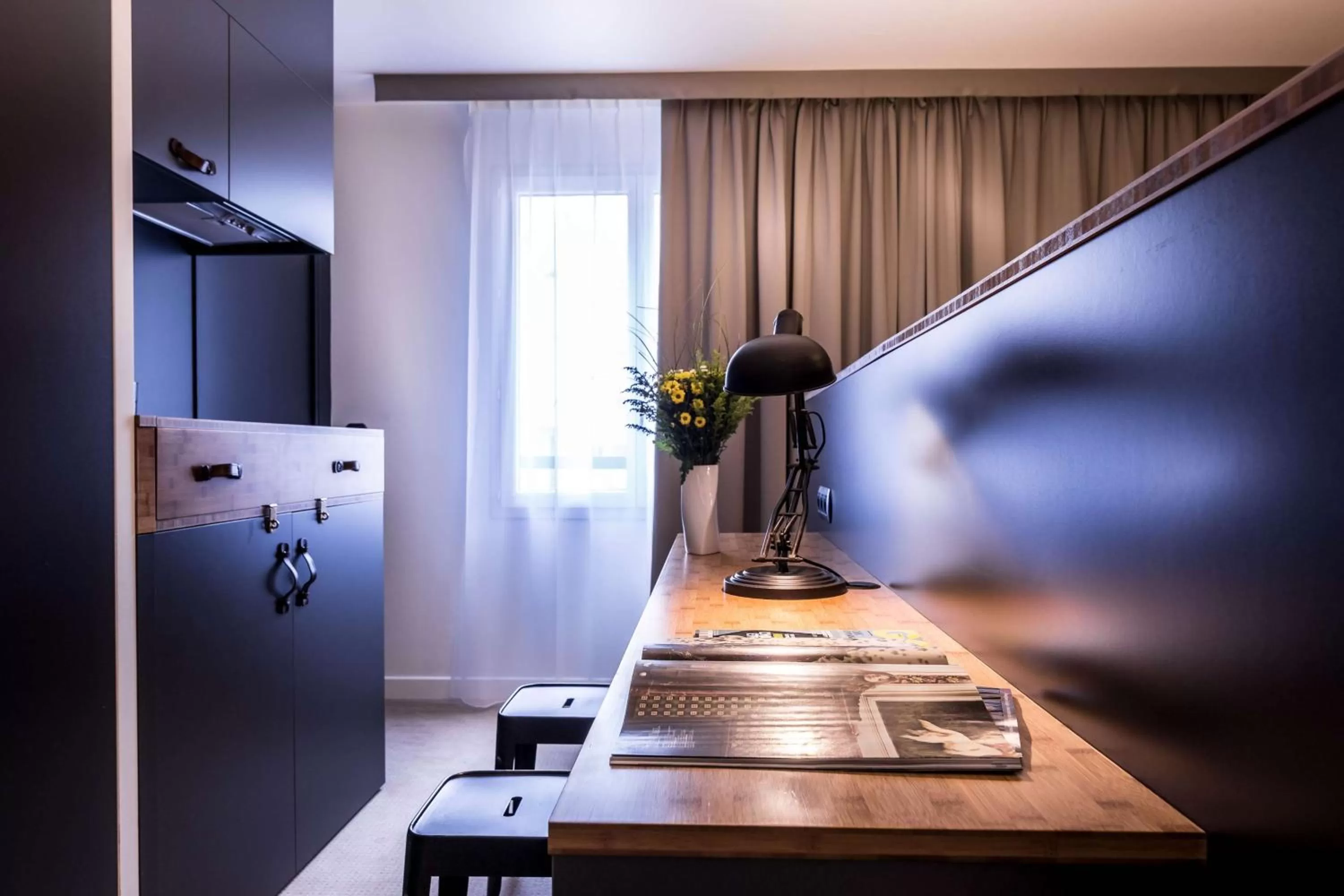 Kitchen or kitchenette in Best Western Plus Suitcase Paris La Défense