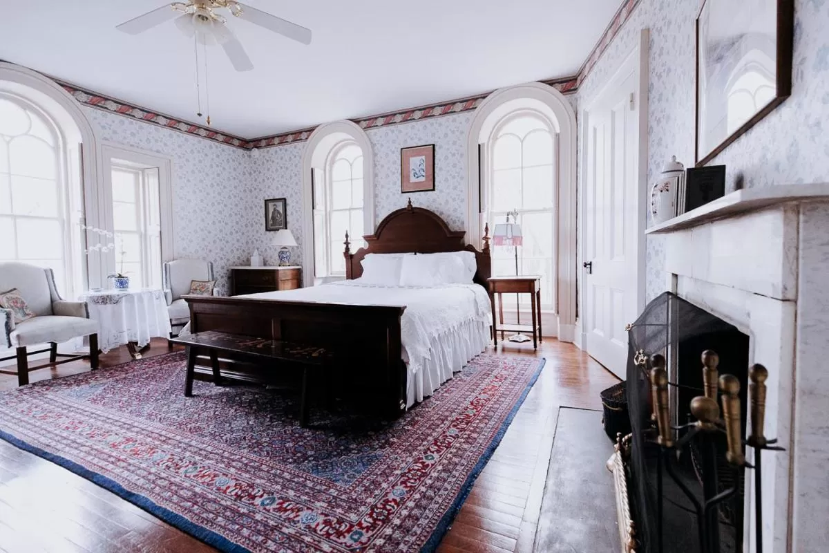 Bed in Mayhurst Estate