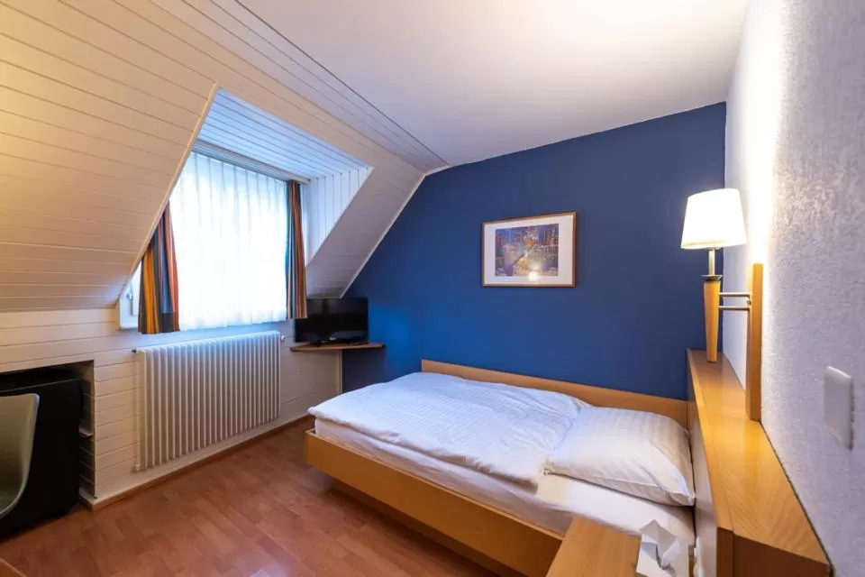 Photo of the whole room, Bed in Les Negociants