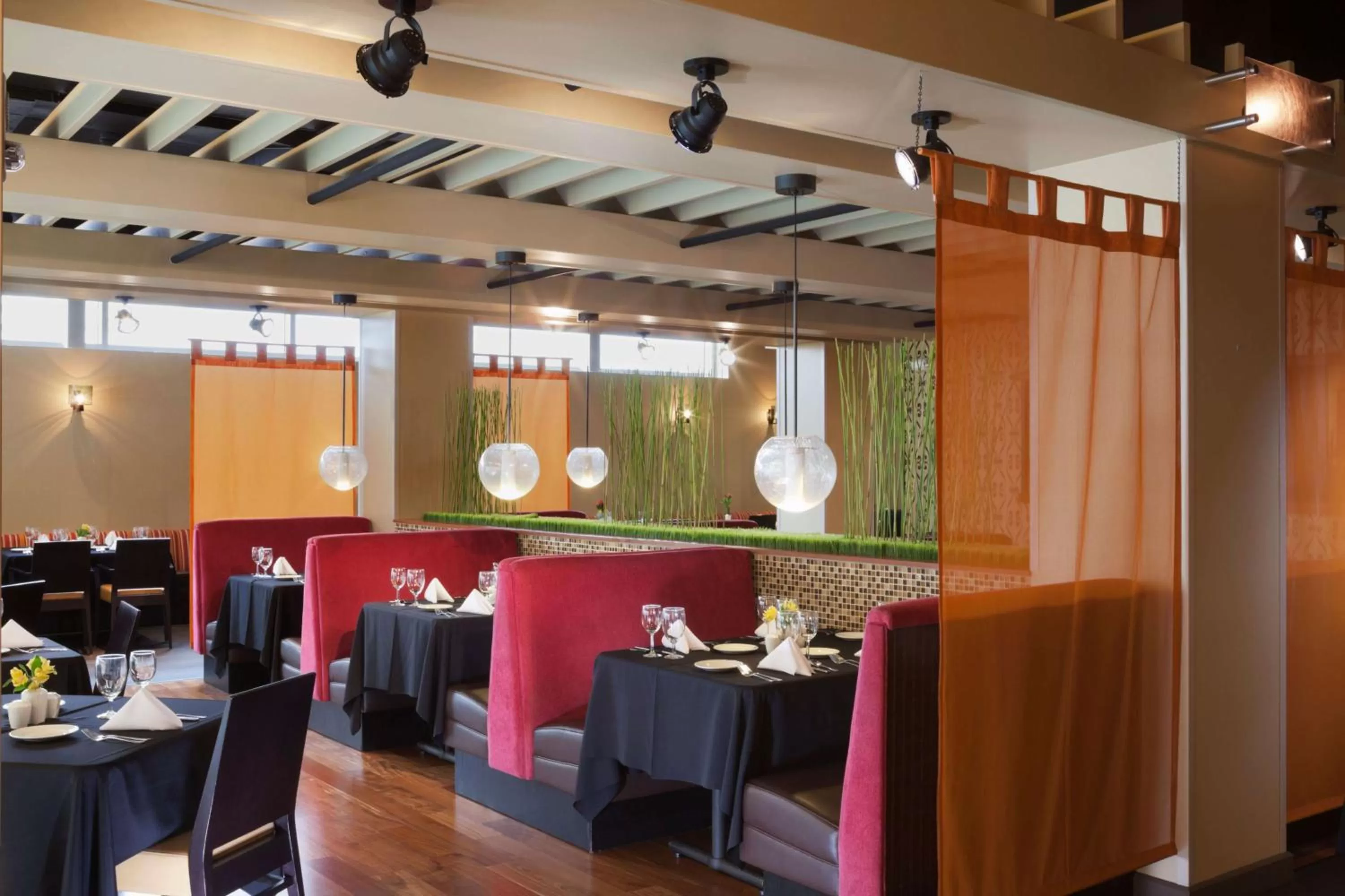 Restaurant/places to eat in DoubleTree by Hilton Hotel Chattanooga Downtown