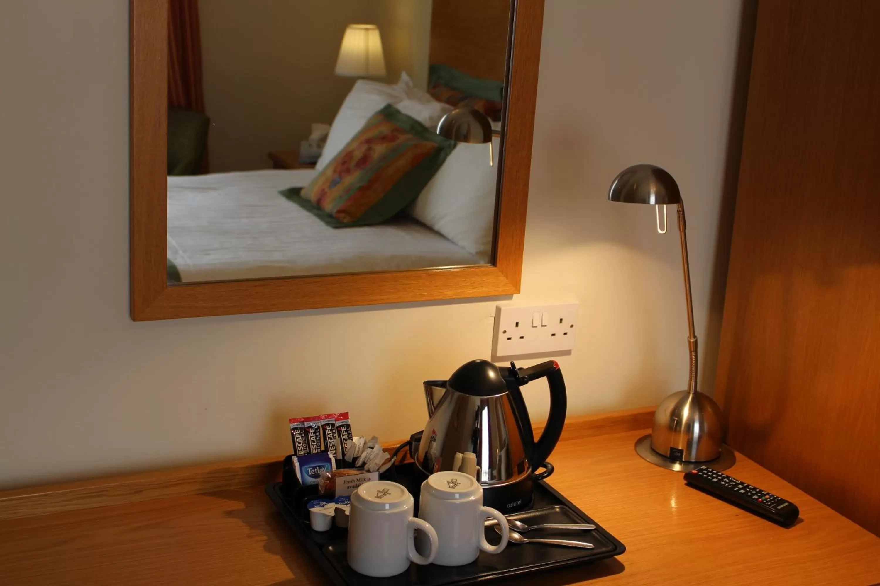 Coffee/tea facilities, Bed in Horizon Hotel