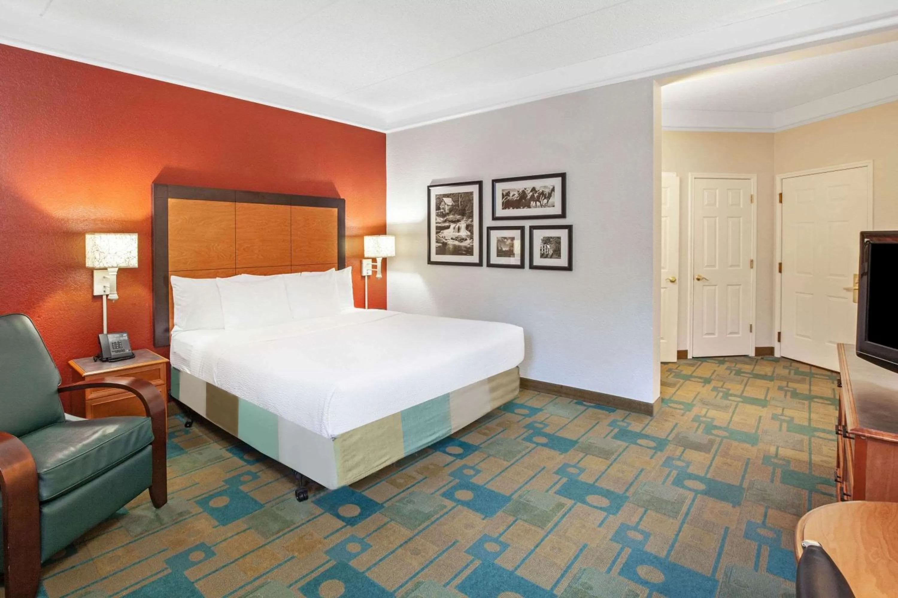 King Room - Mobility and Hearing Impaired Access/Non-Smoking in La Quinta by Wyndham Houston Galleria Area