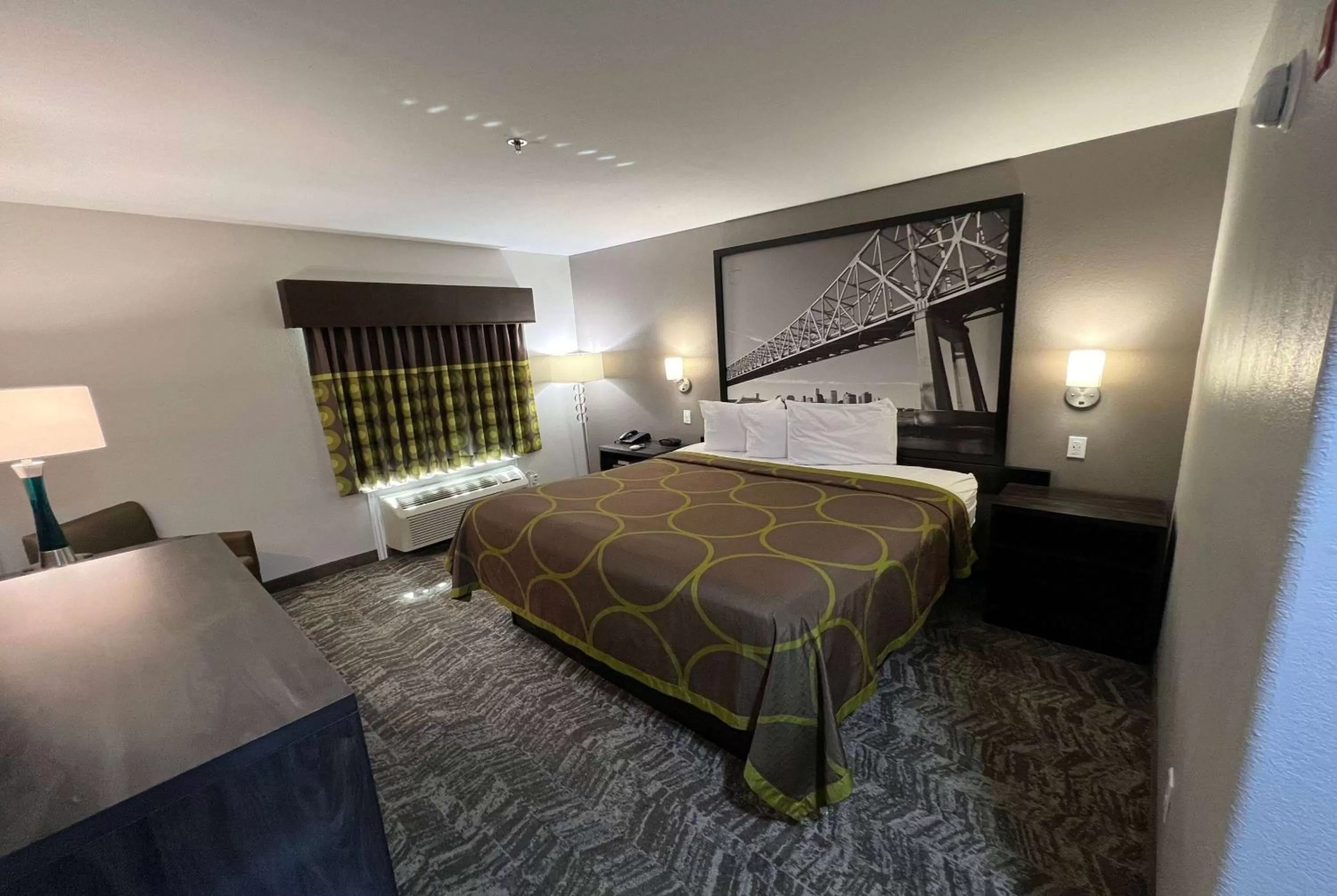 Photo of the whole room, Bed in Super 8 by Wyndham Lake Charles/Sulphur