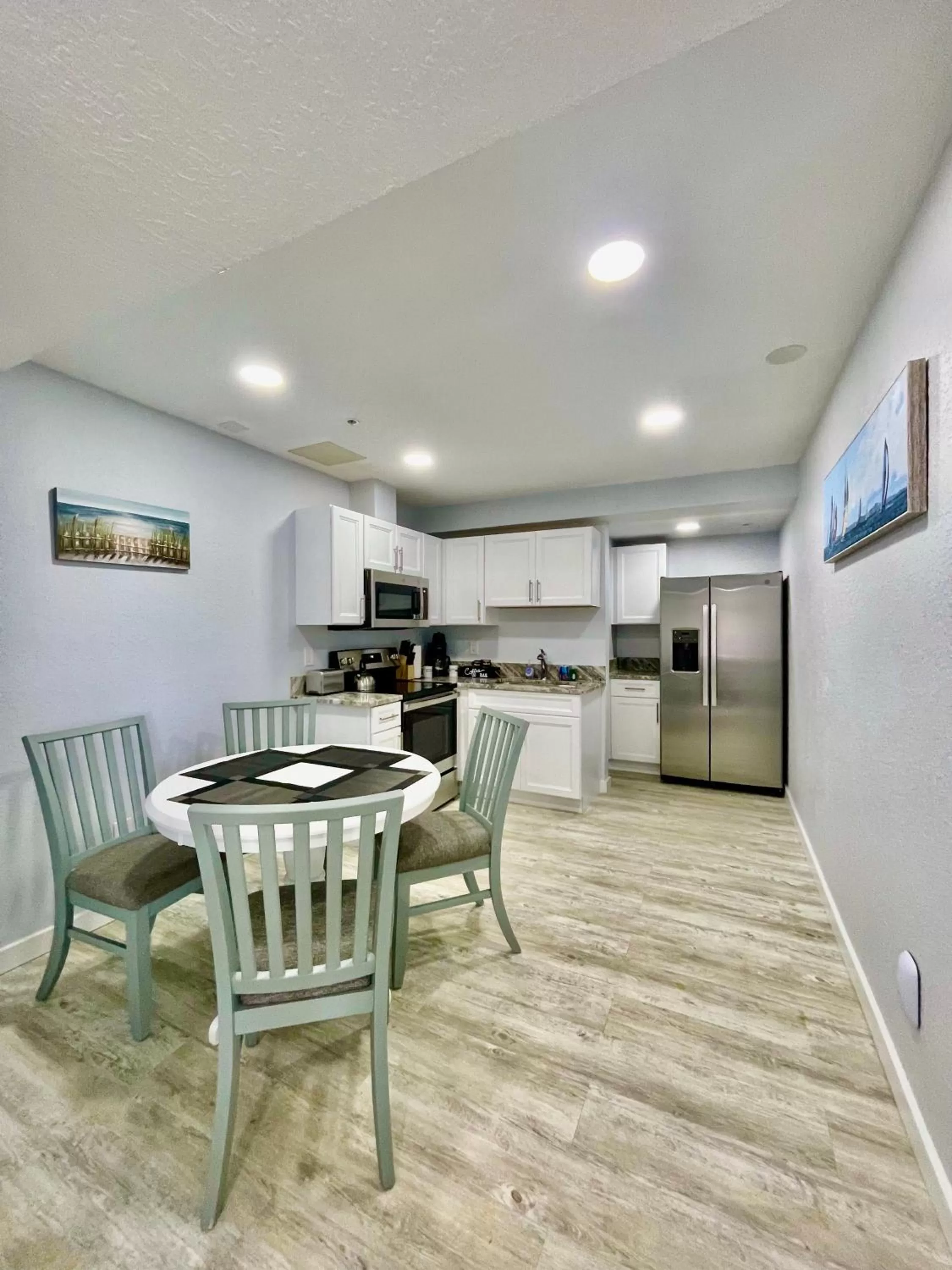 Kitchen or kitchenette in Vistalmar Beach Resort