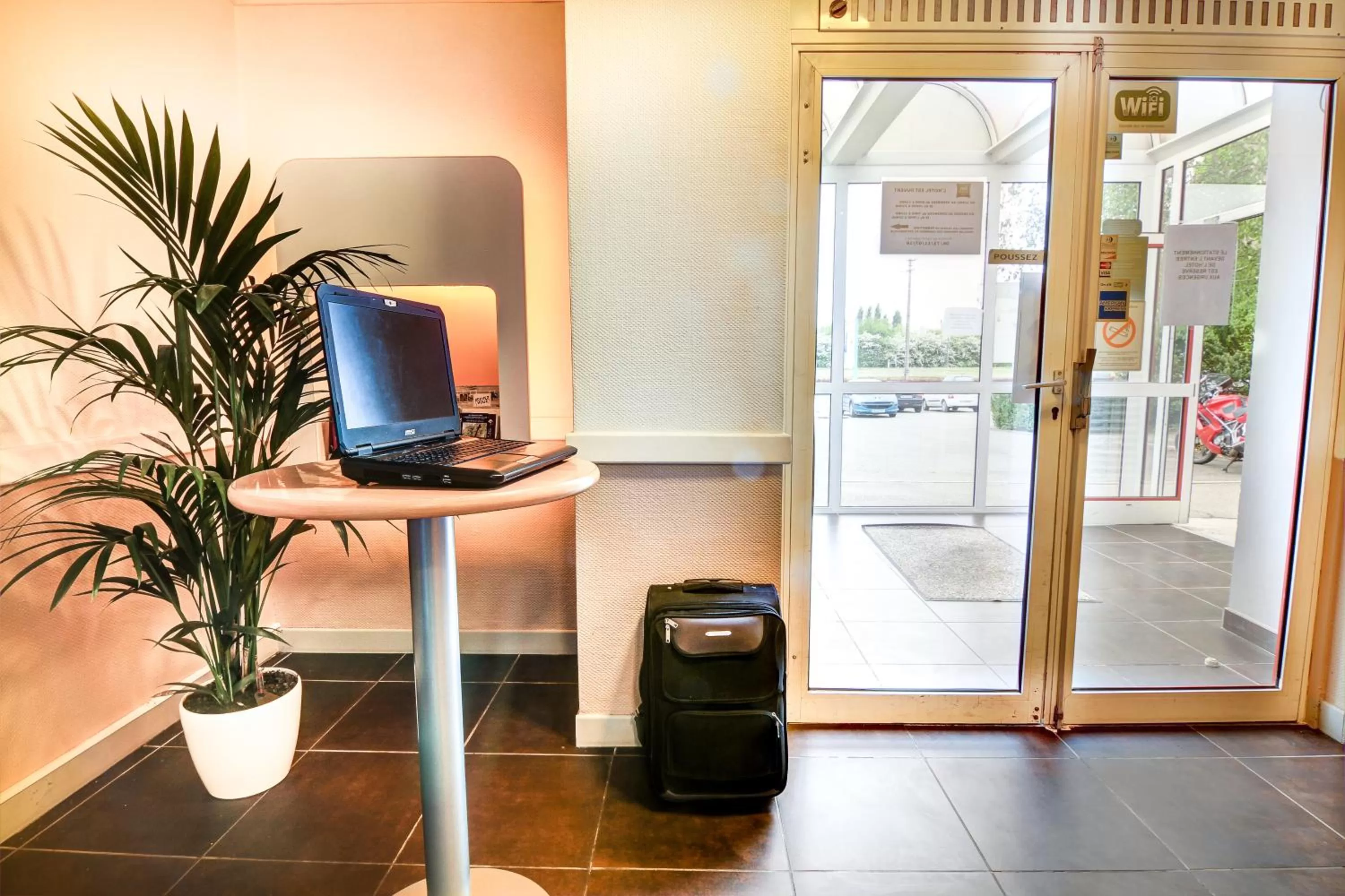 Lobby or reception in ibis budget Chateaudun