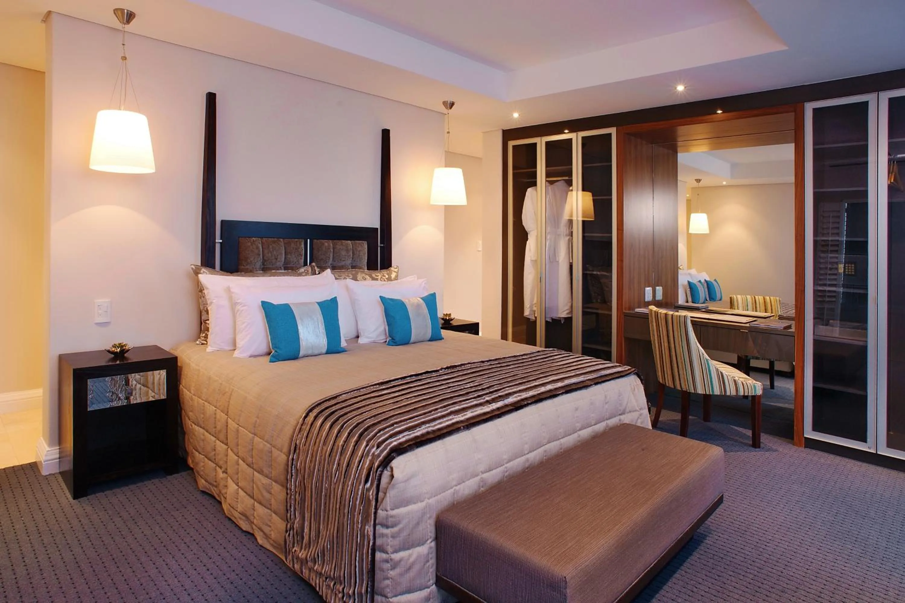 Photo of the whole room, Bed in Isango Gate