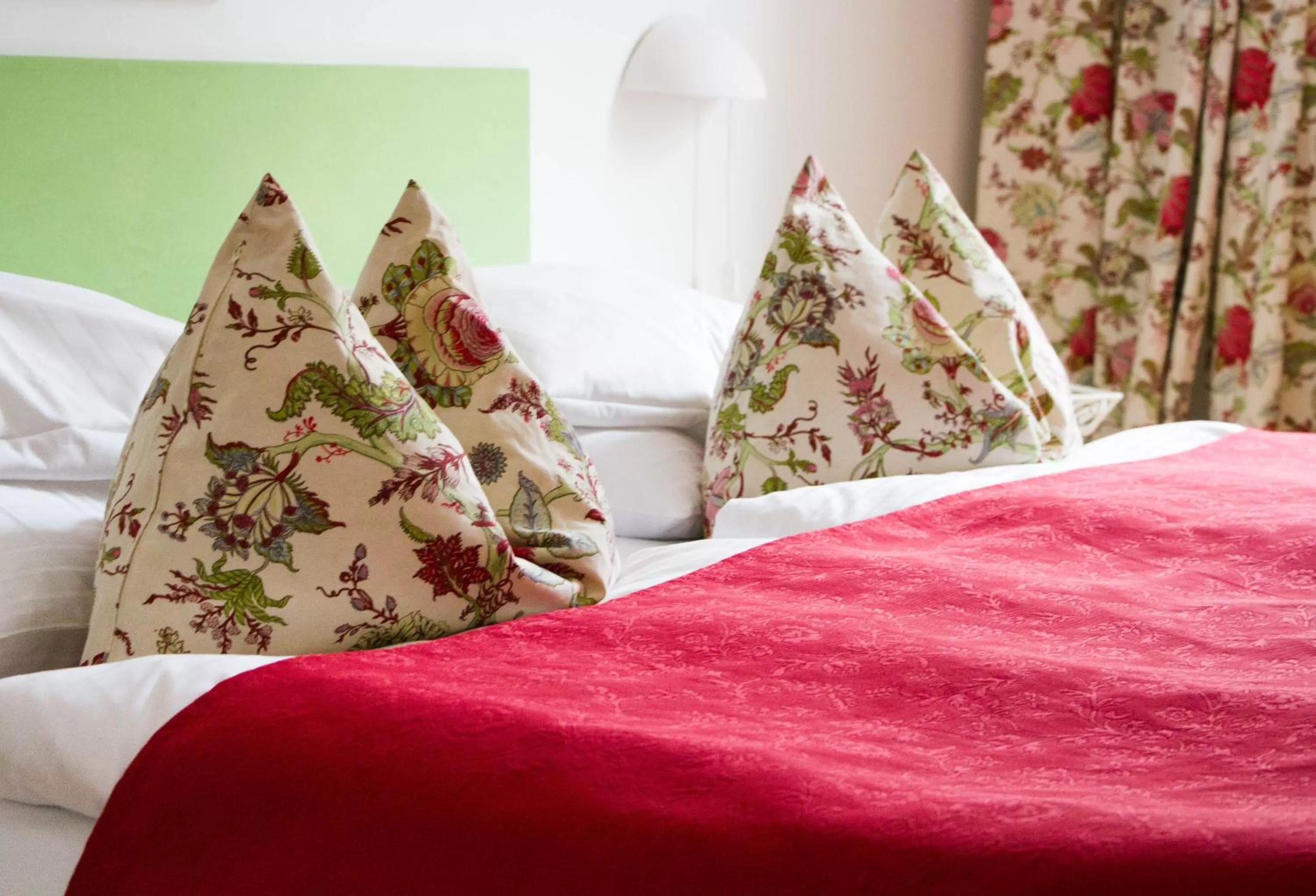 Decorative detail, Bed in das HOTEL in München