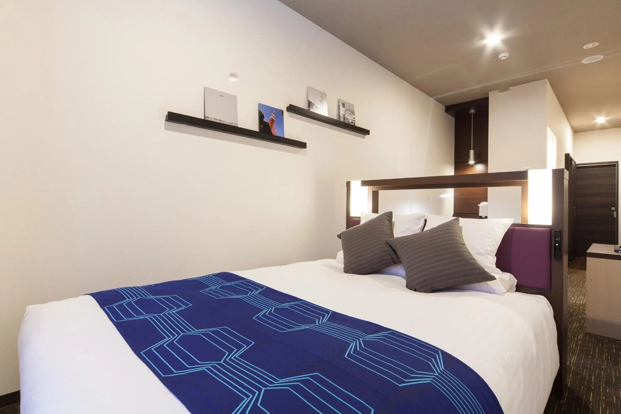 Bed in HOTEL MYSTAYS Haneda