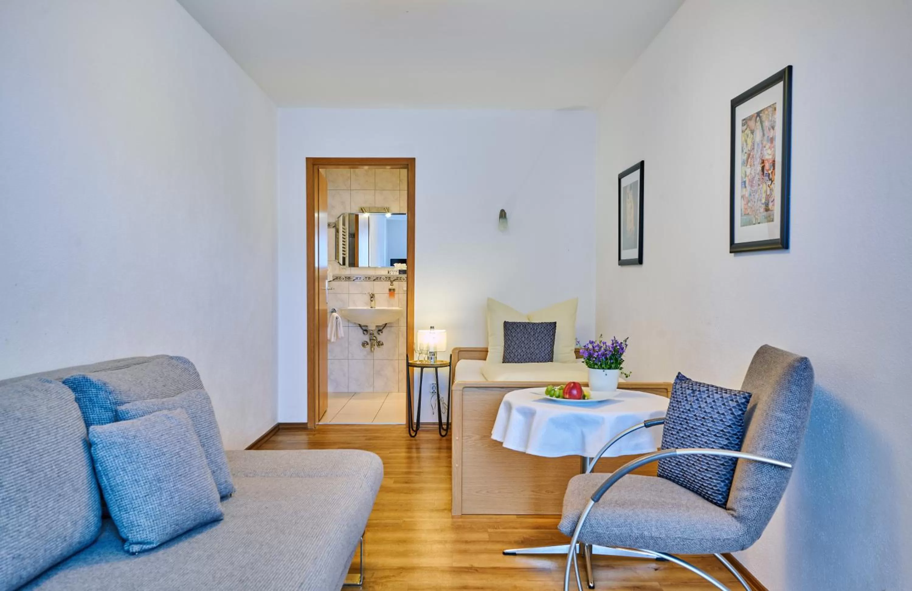 Seating Area in Hotel Restaurant Zum Goldenen Anker mit Hallenbad
