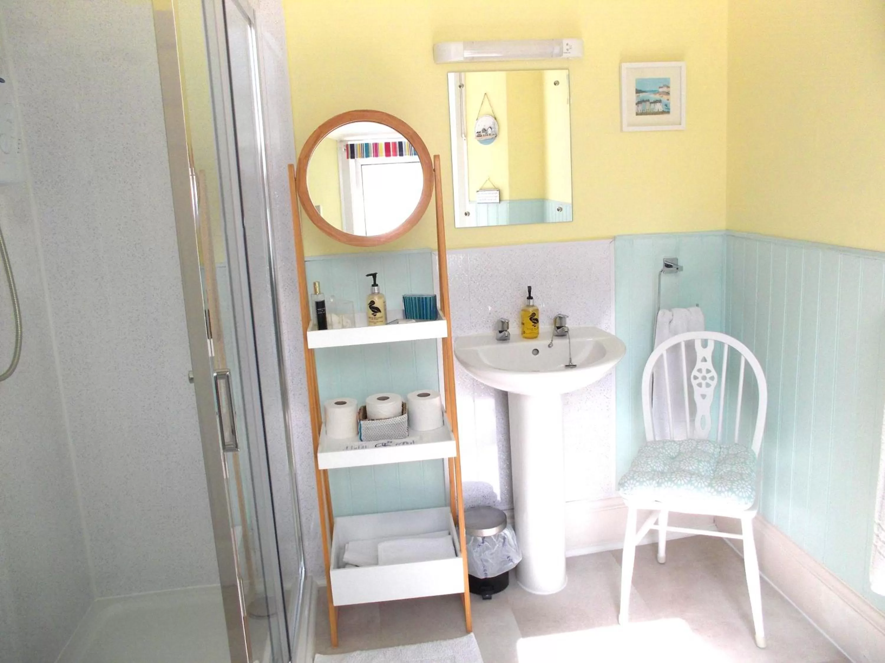 Shower in Marmalade Bed & Breakfast