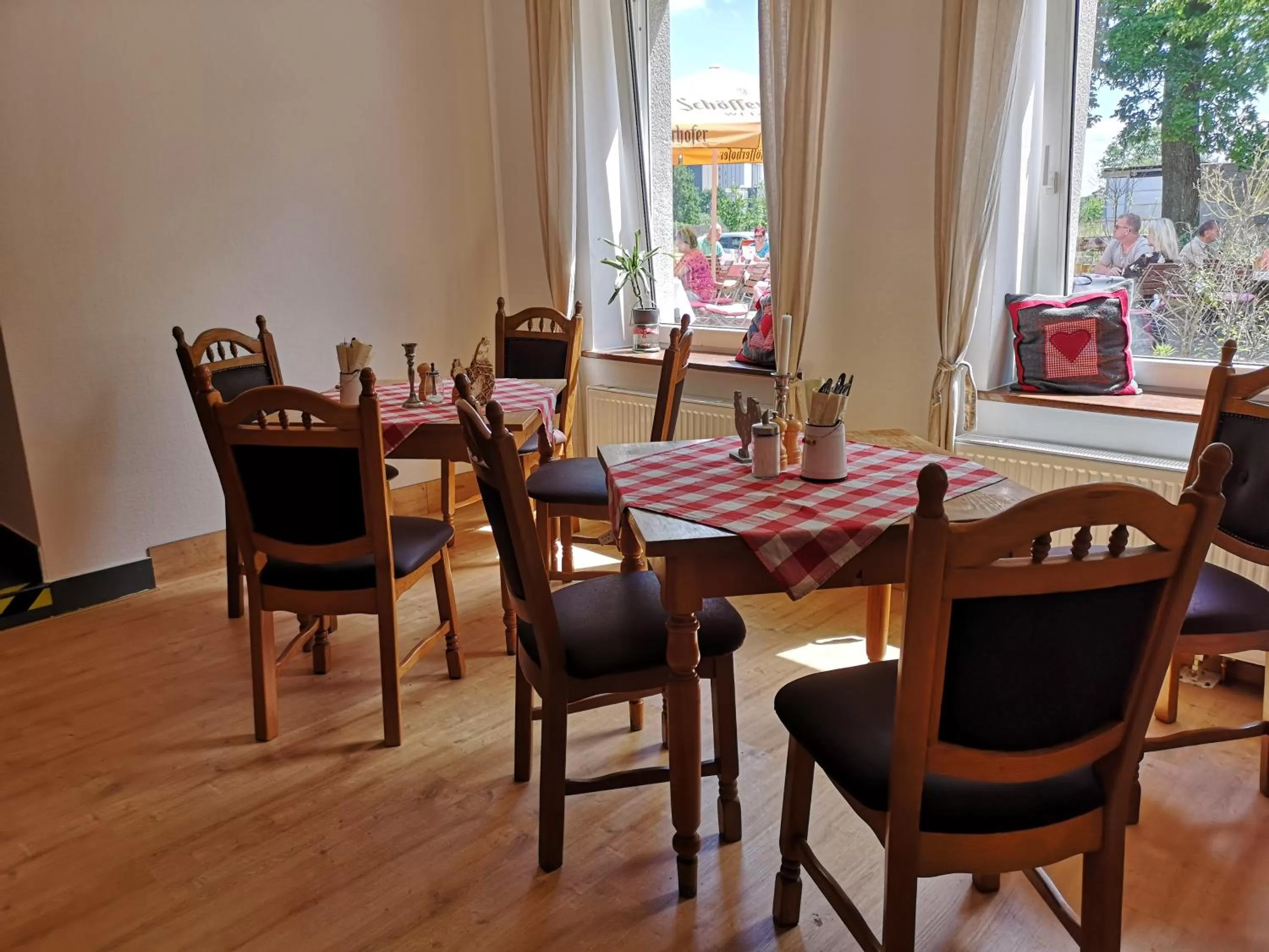 Restaurant/places to eat in Landlust Hotel