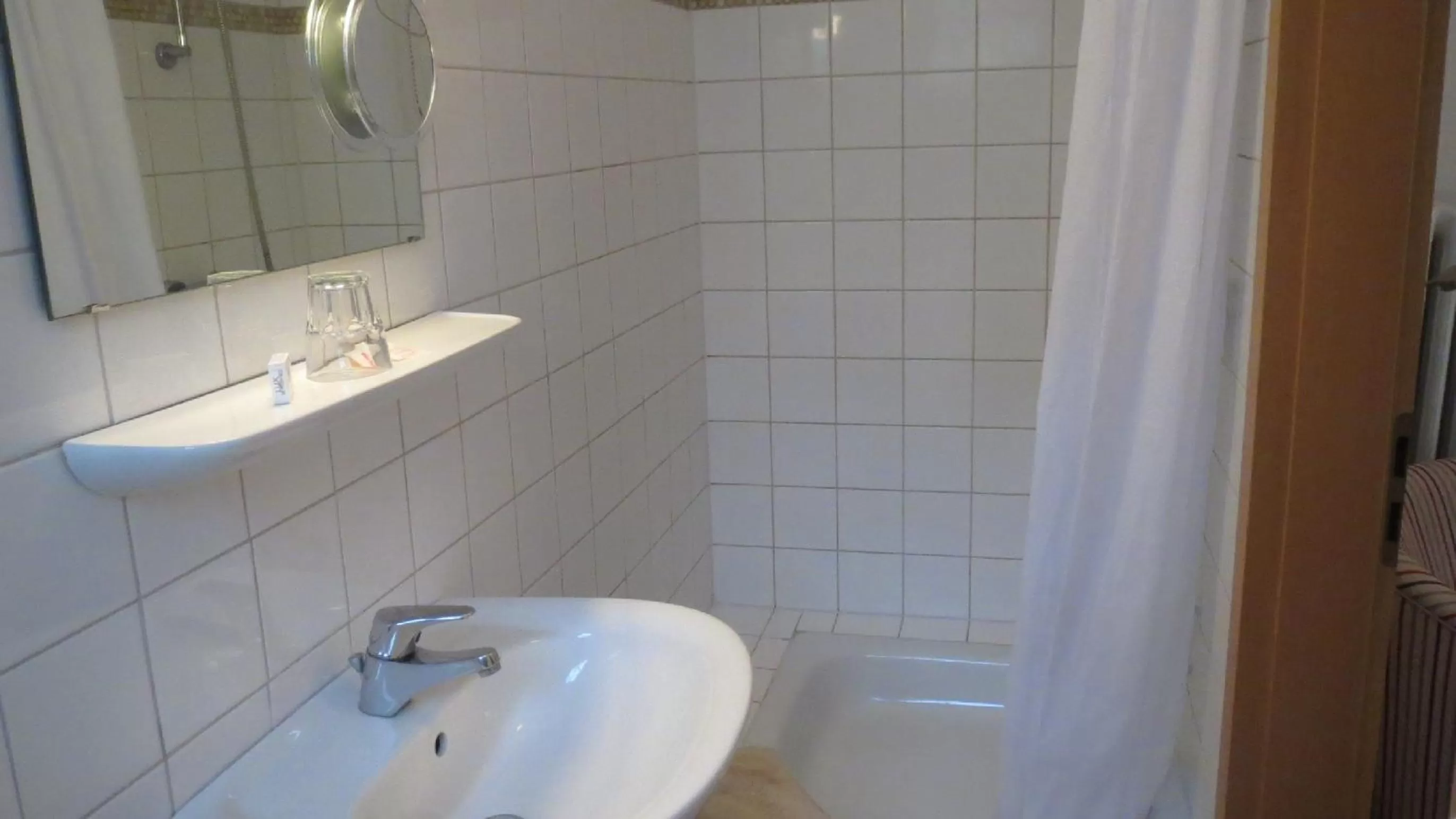 Shower in Pension Thiel