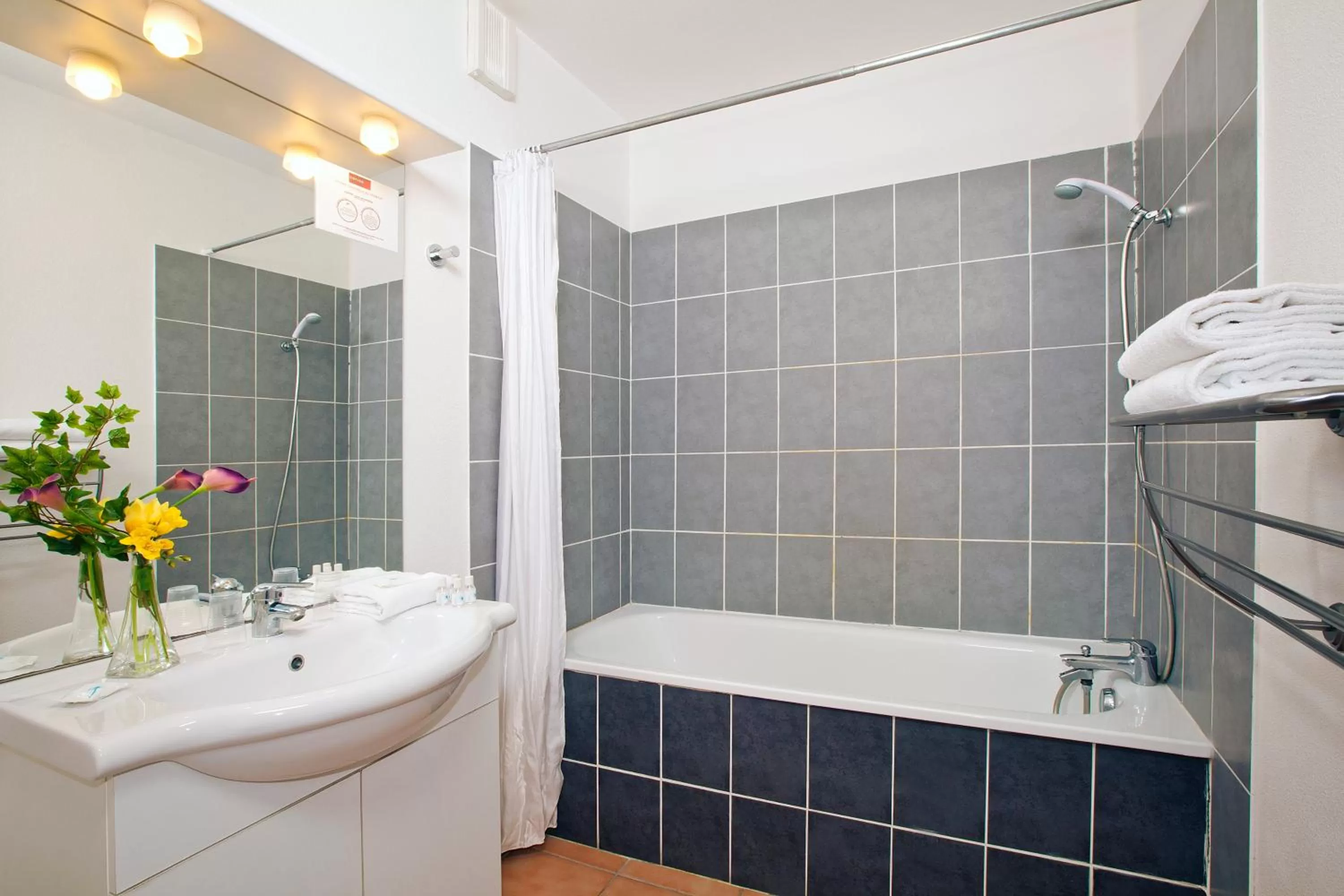 Bathroom in Cerise Carcassonne Sud