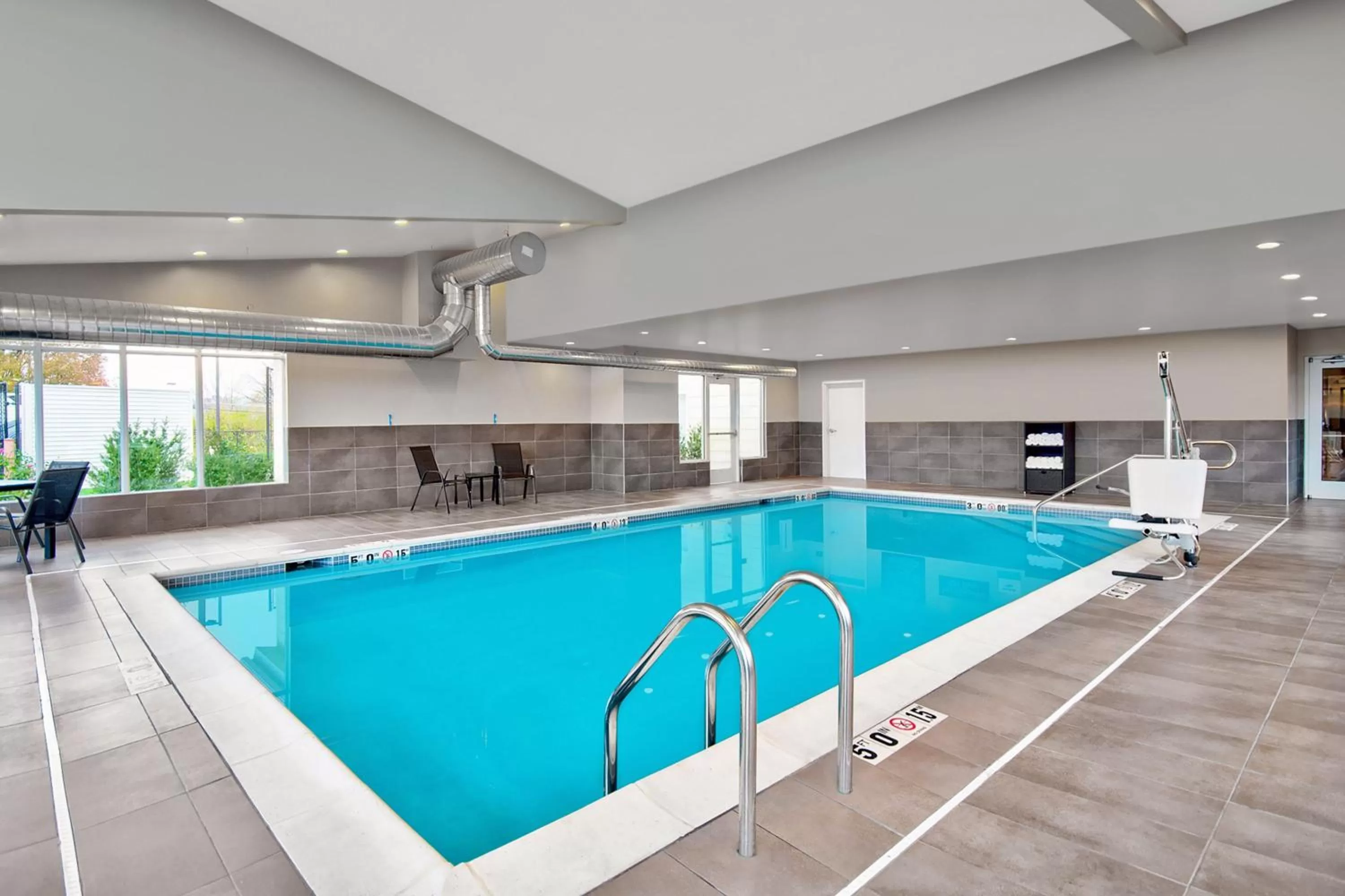 Swimming pool in Residence Inn by Marriott Reading