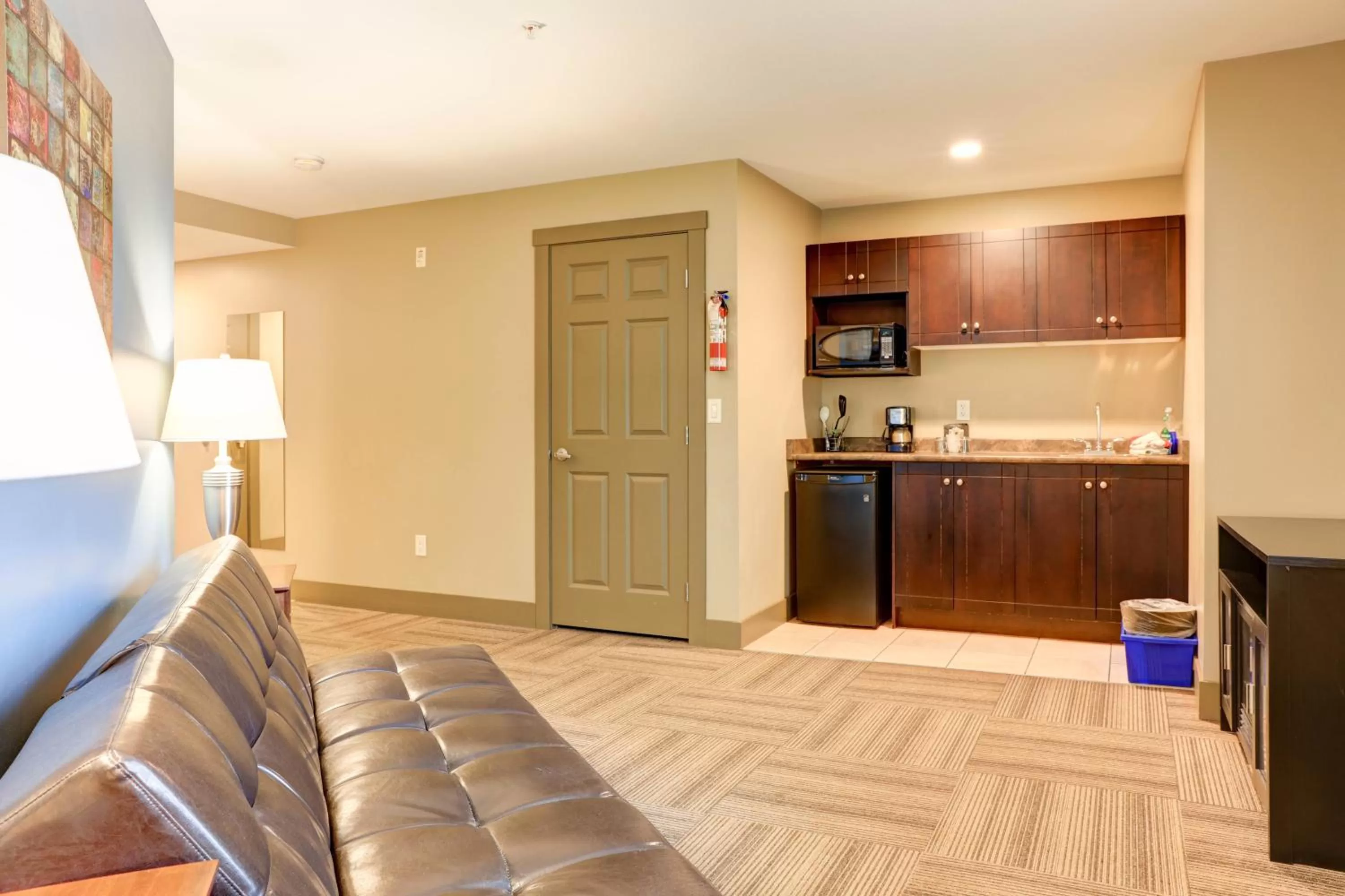 Kitchen or kitchenette in Vedder River Inn