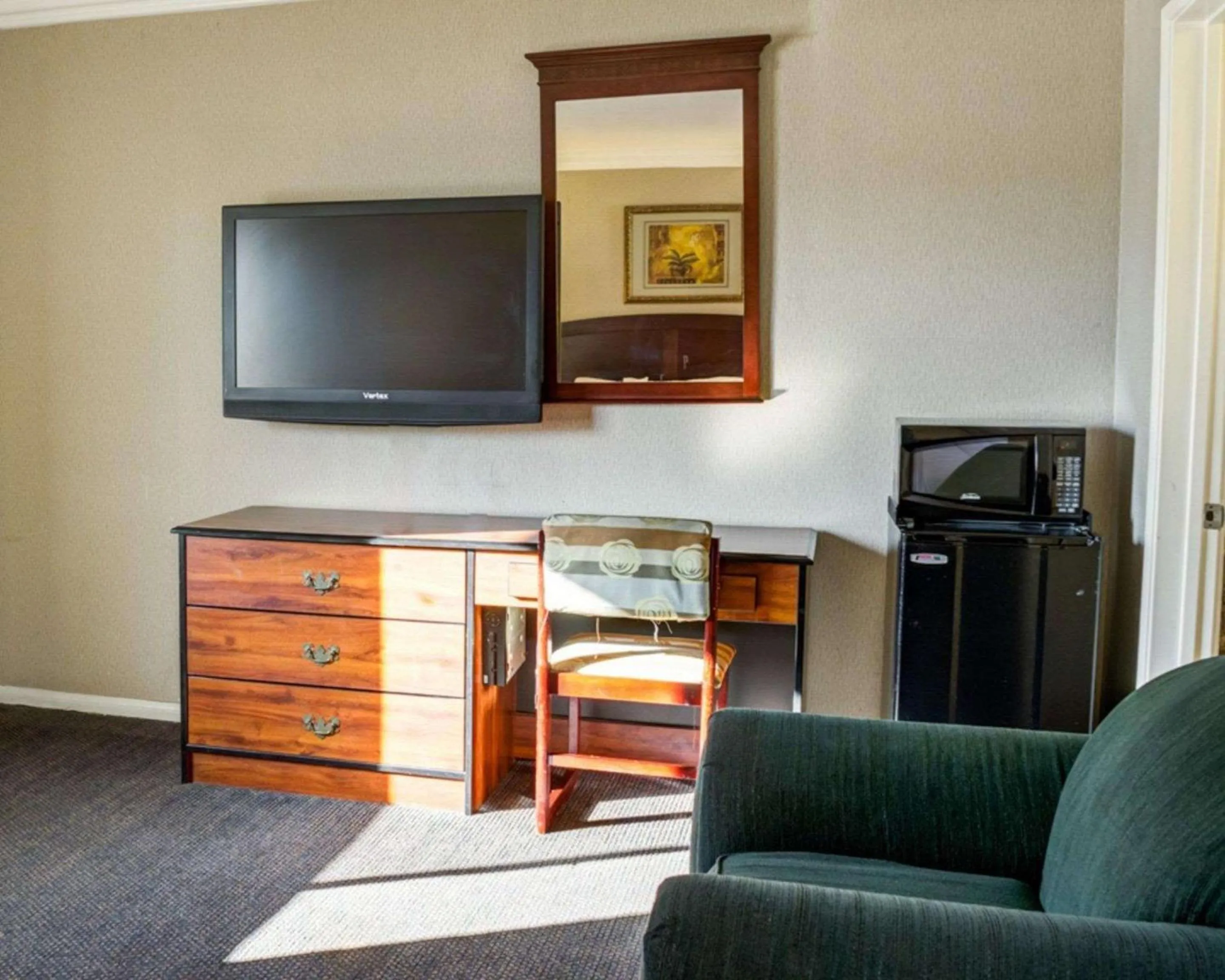 Photo of the whole room in Rodeway Inn near Venice Beach