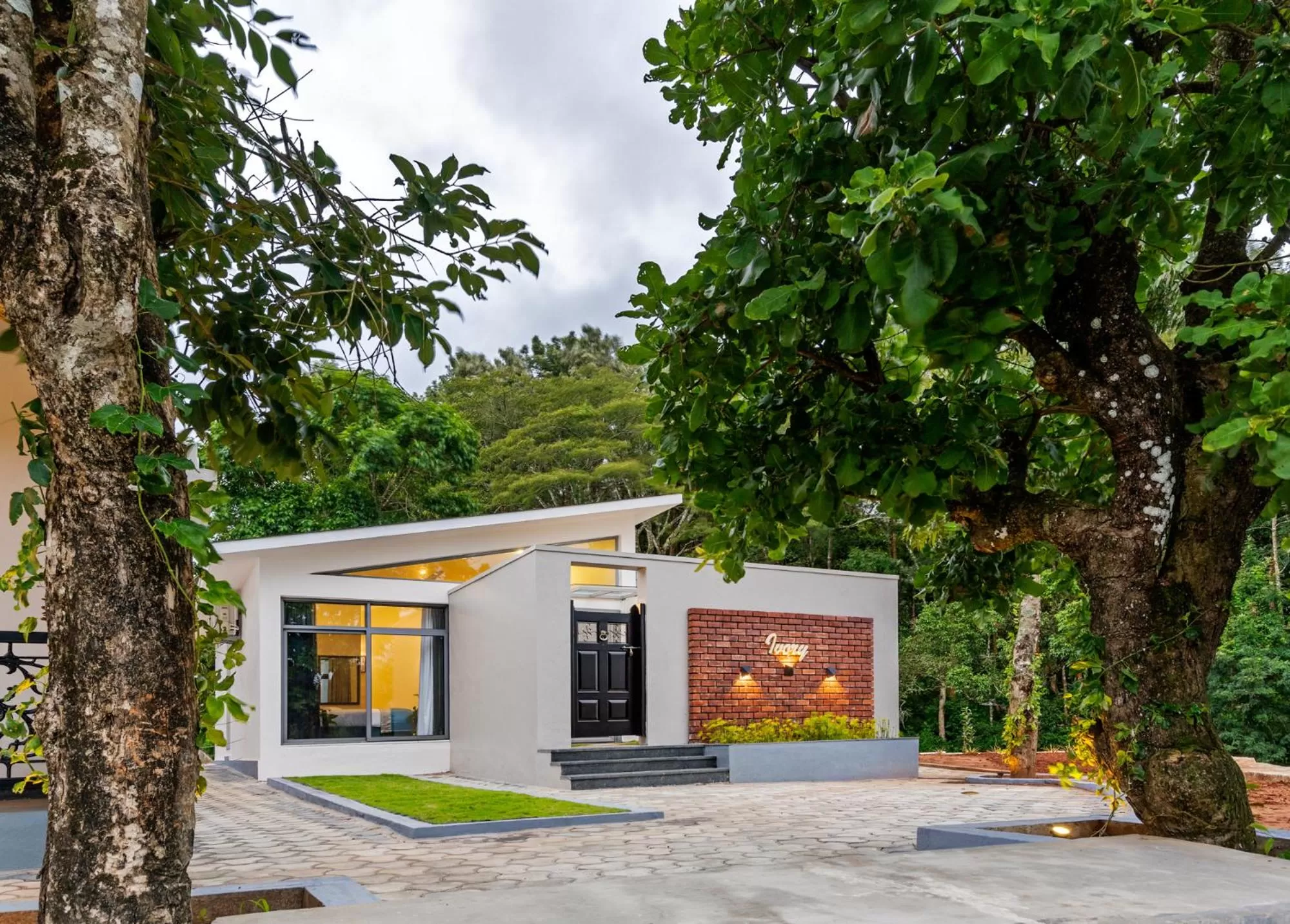 Facade/entrance in Vismita County