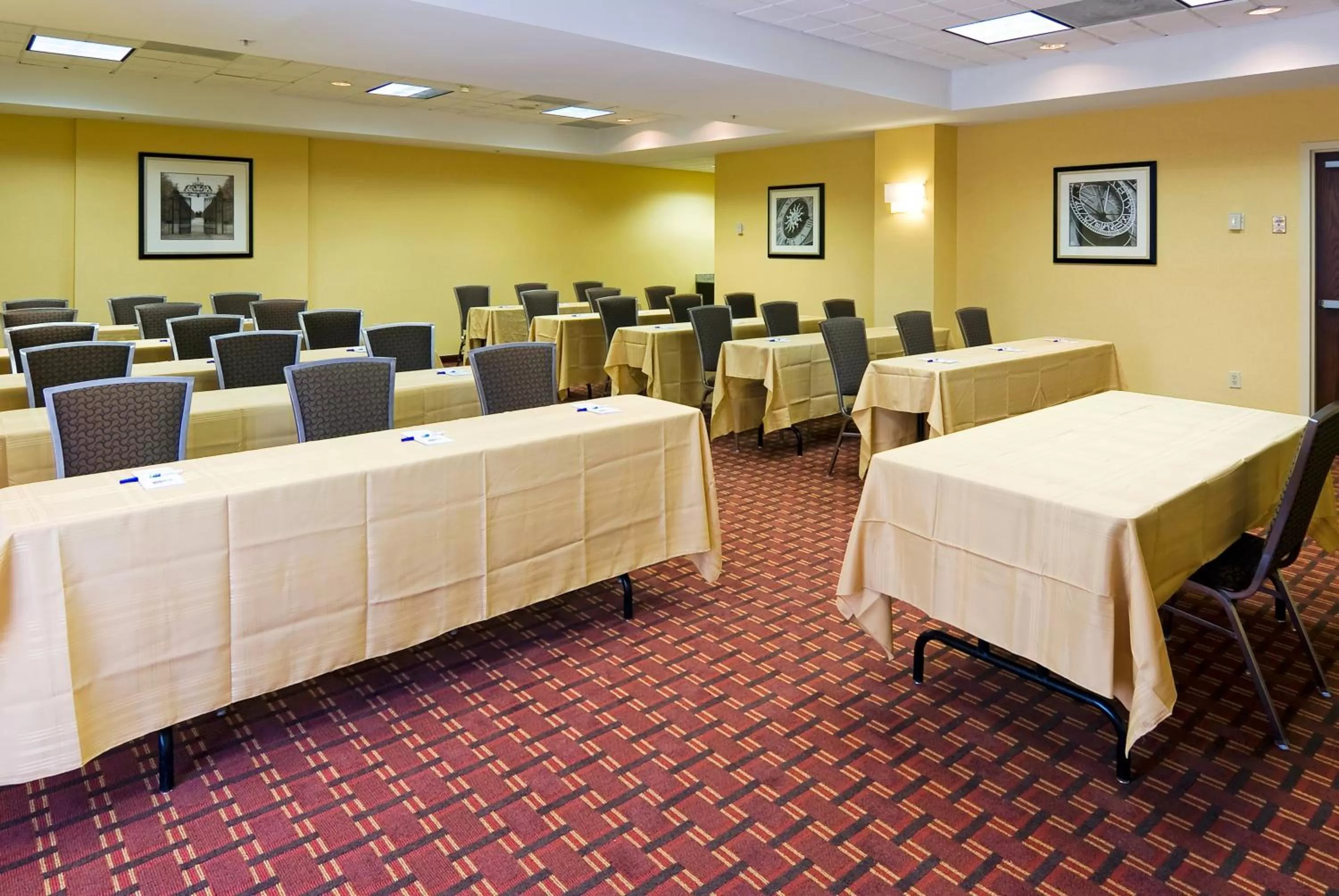 Meeting/conference room in Holiday Inn Express Hotel & Suites Kendall East-Miami by IHG