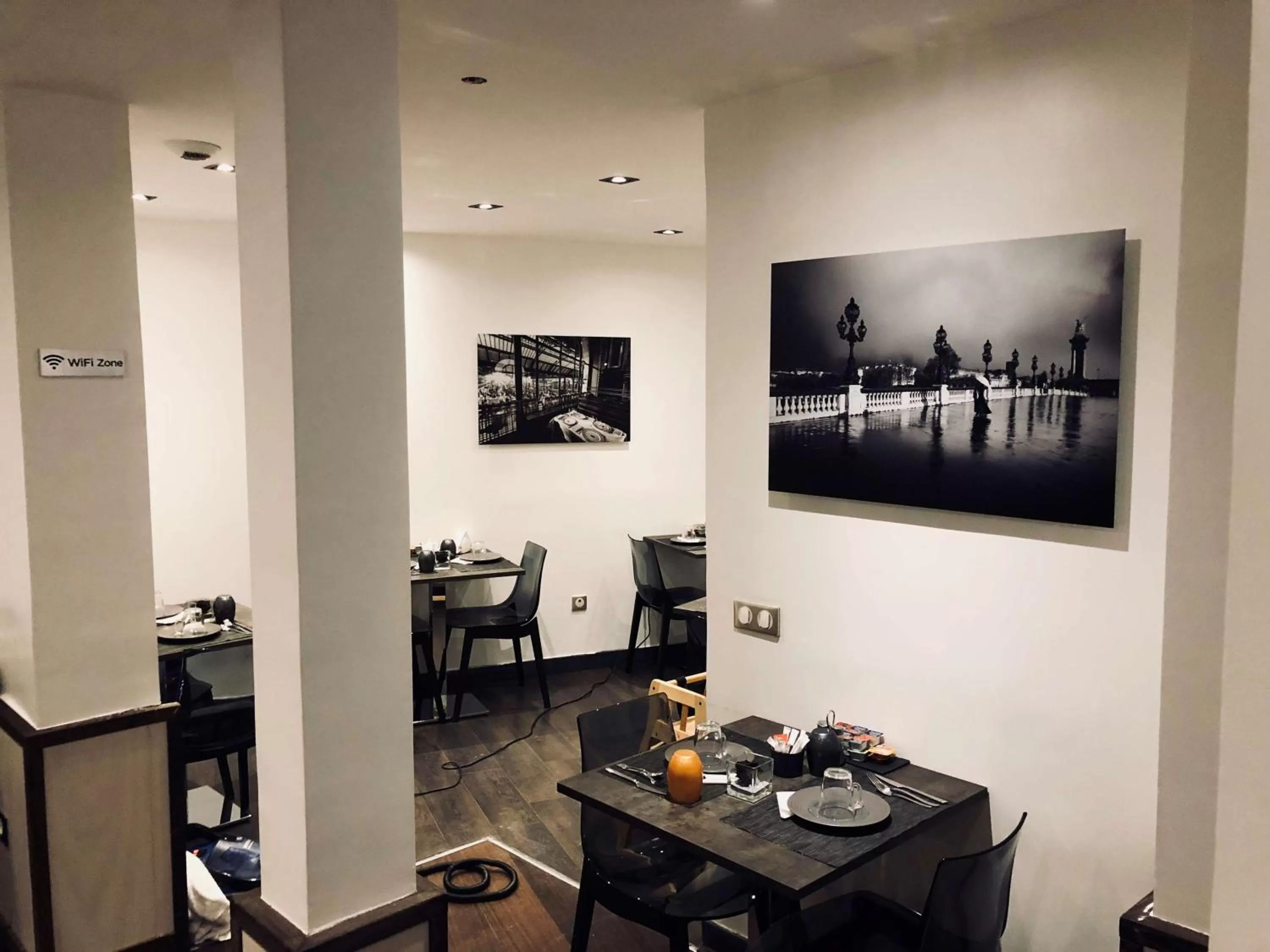 Restaurant/places to eat in Best Western Empire Elysees