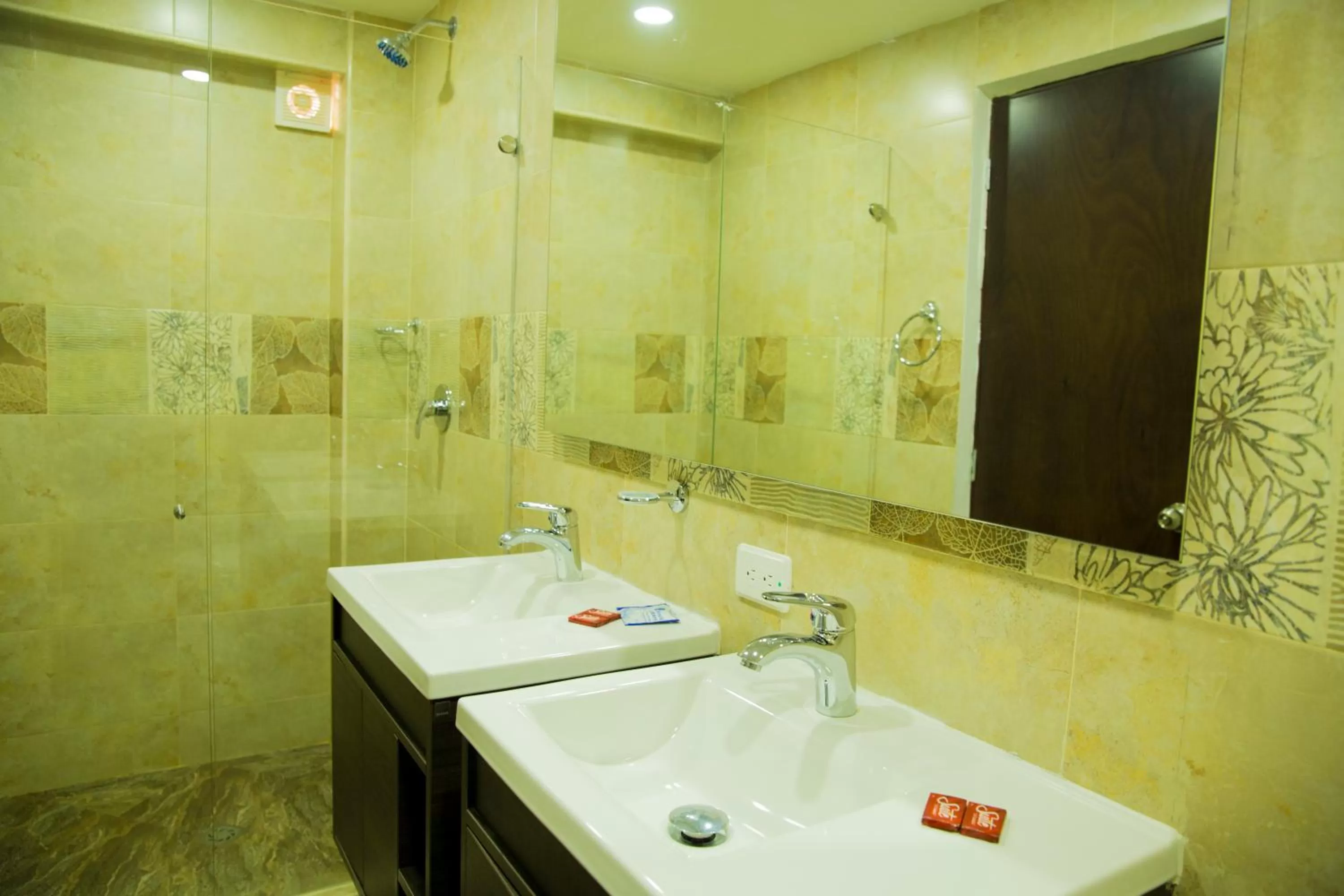 Bathroom in Hollywood Beach Suite