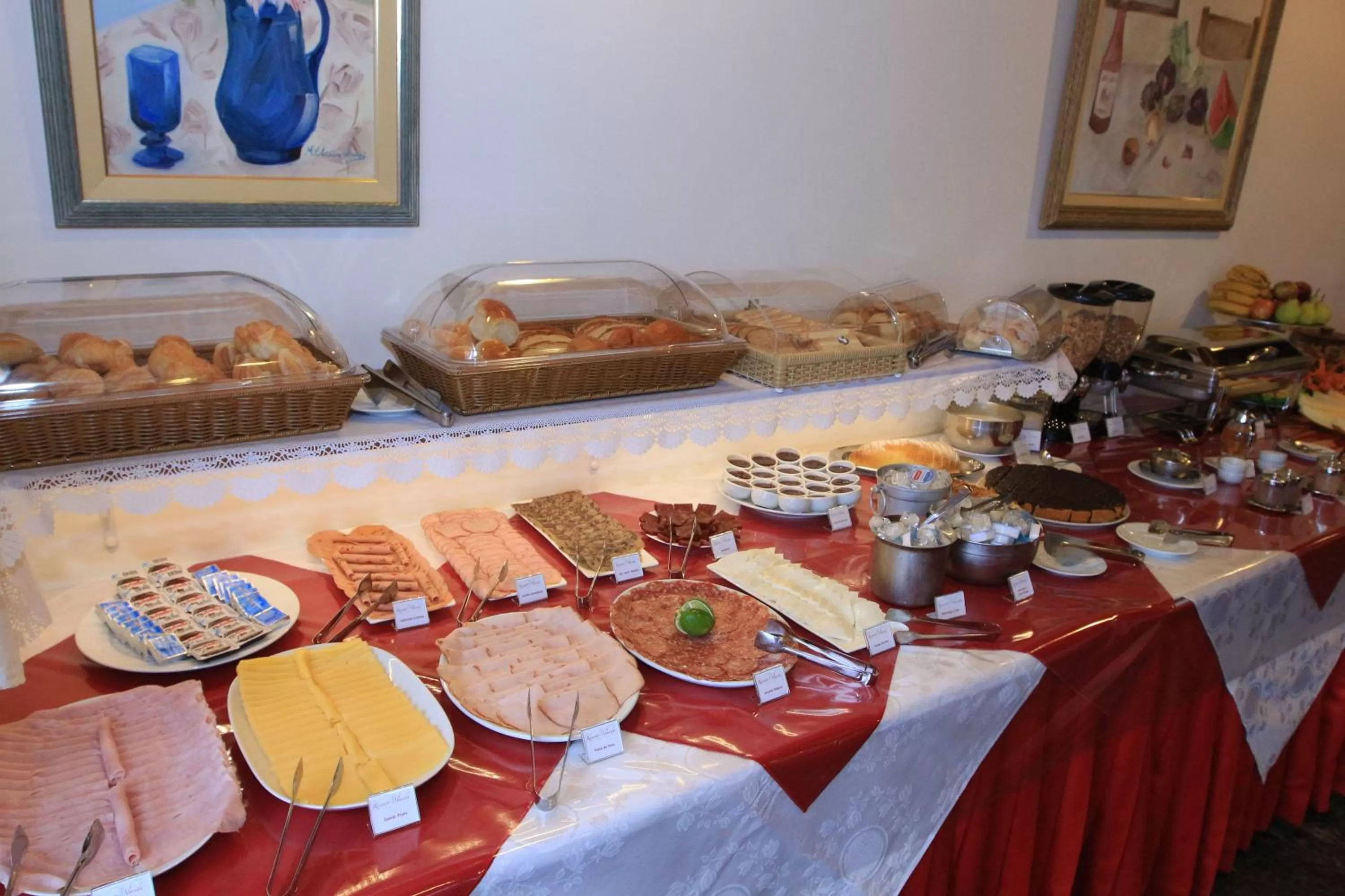 Buffet breakfast in Pousada Recanto Almeida