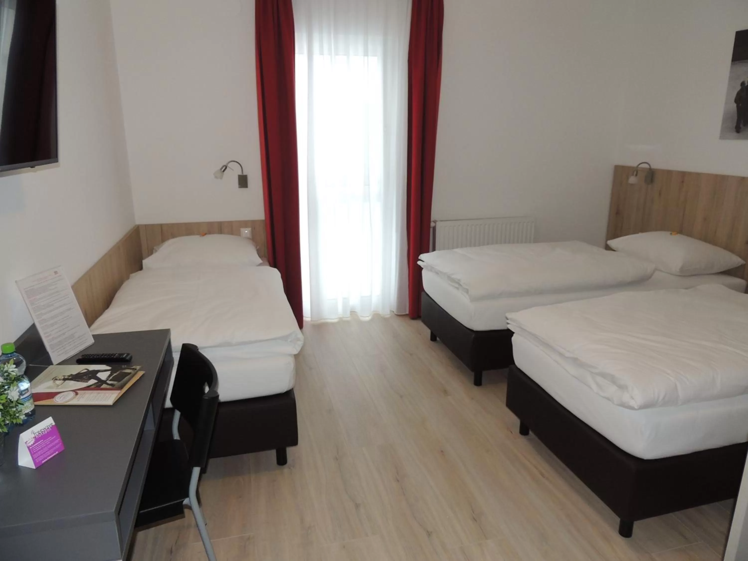 Photo of the whole room, Bed in AVIA Motel Bisamberg