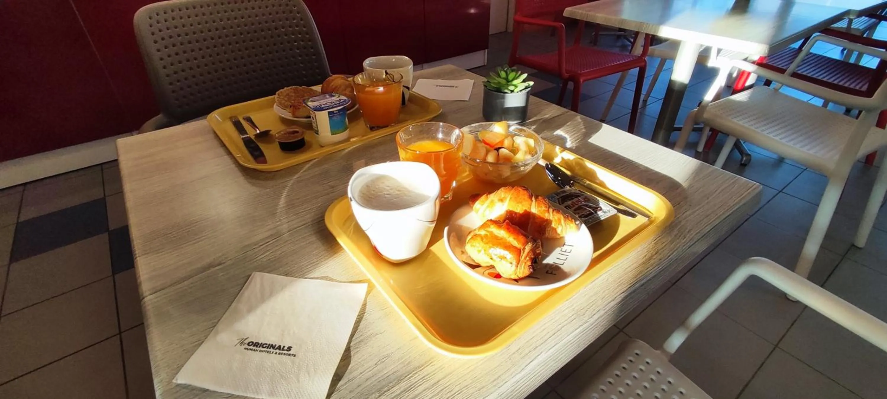 Food and drinks in The Originals Access, Hôtel les Iris, Berck-sur-Mer