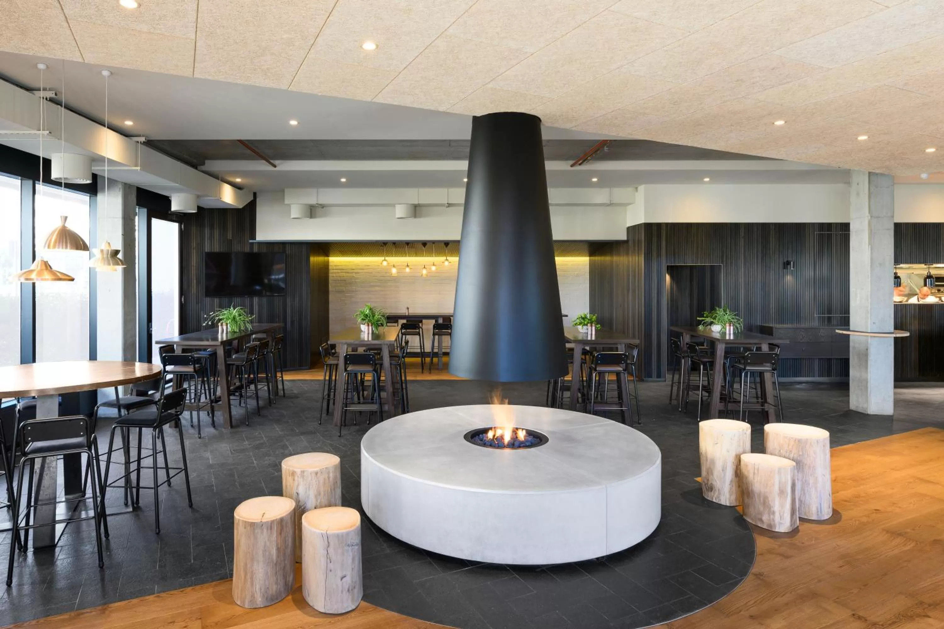 Restaurant/places to eat in Little National Hotel Canberra