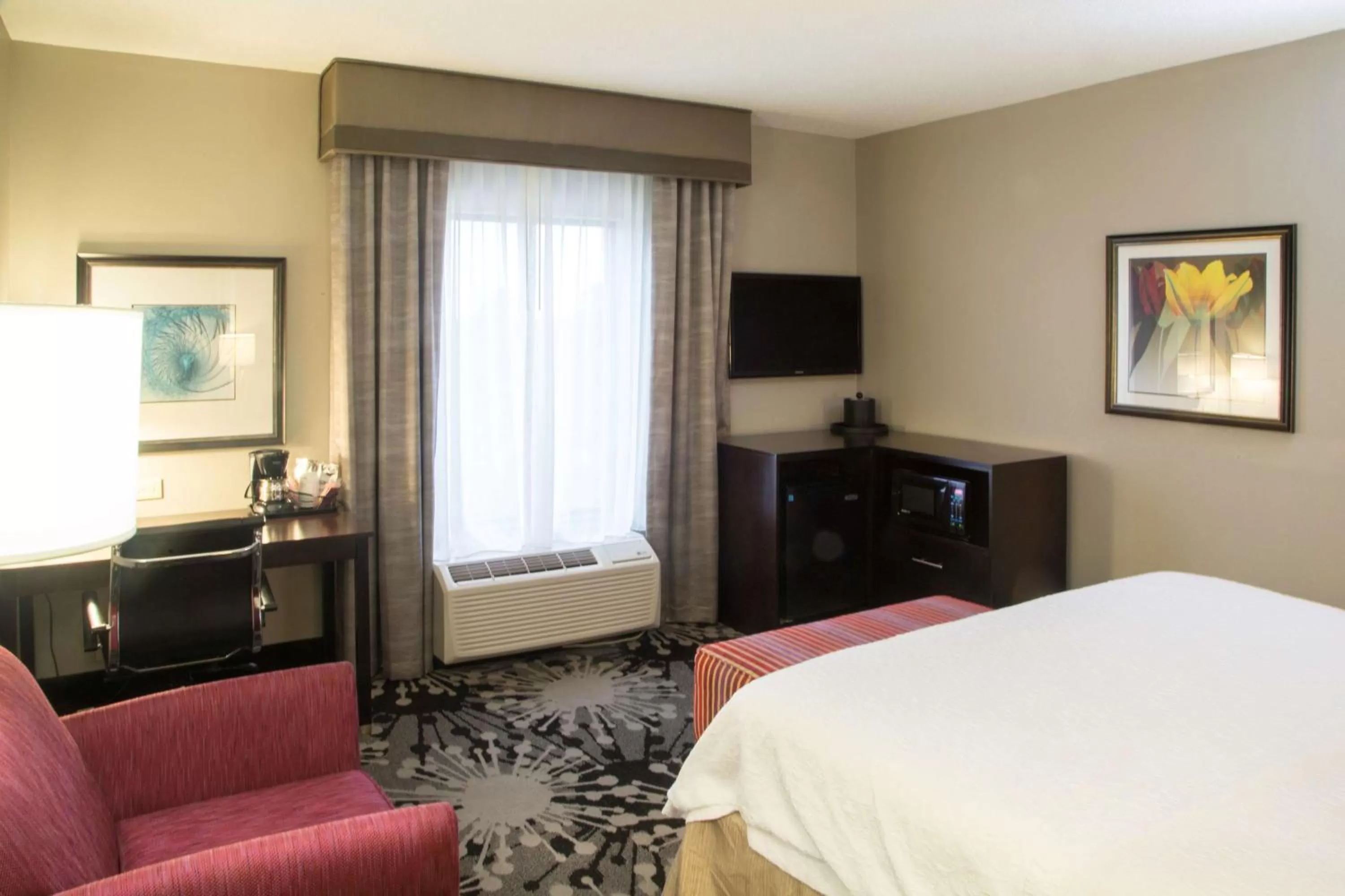 Bedroom, Bed in Hampton Inn Oxford/Conference Center