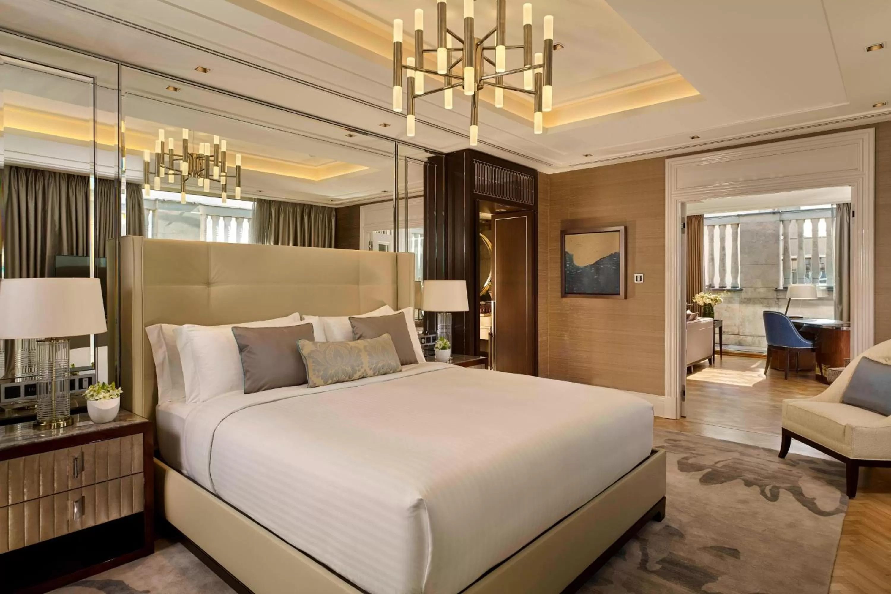 Bedroom, Bed in Al Habtoor Palace Budapest, Preferred Hotels & Resorts