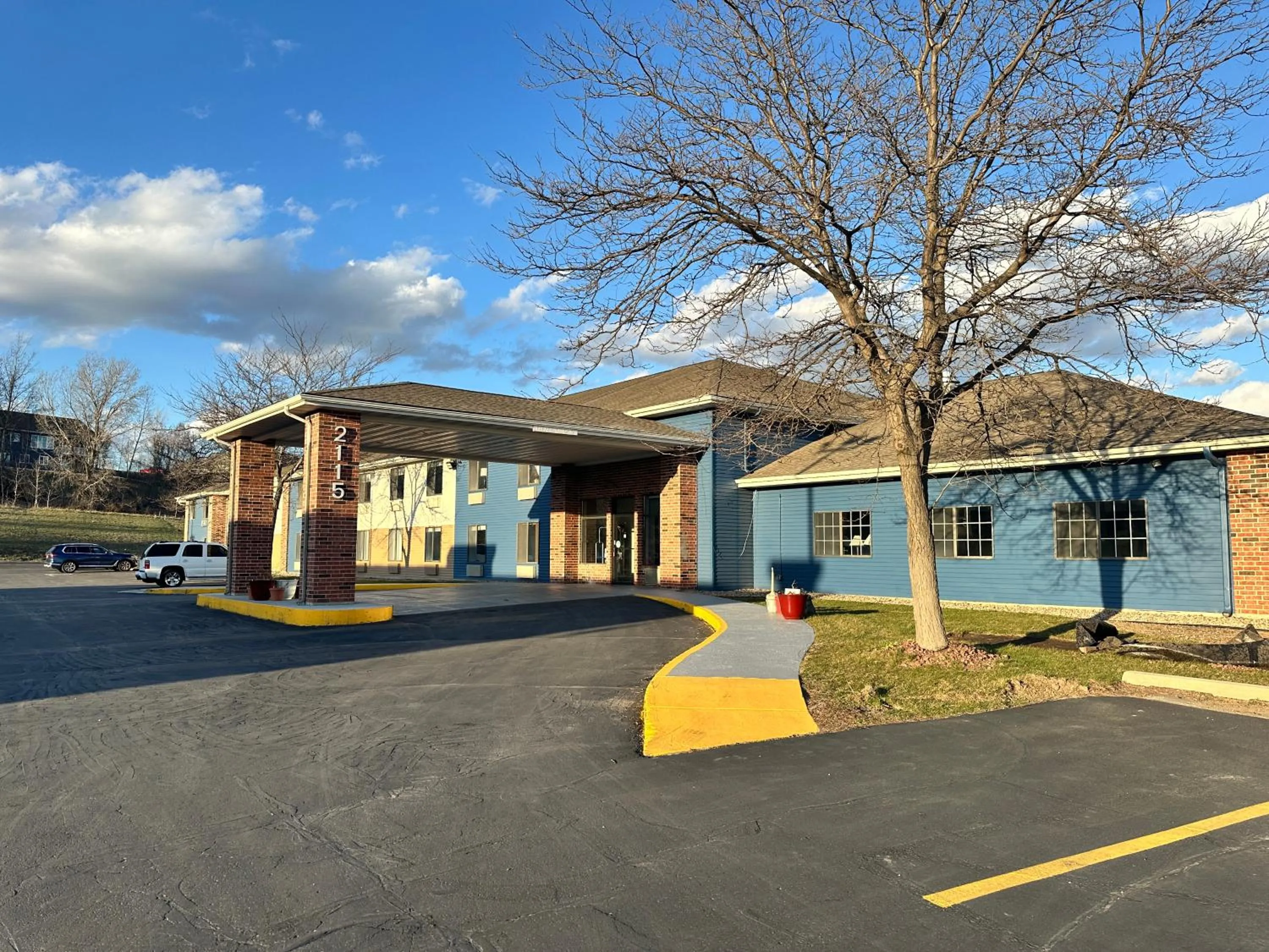 Property Building in Quality Inn Reedsburg