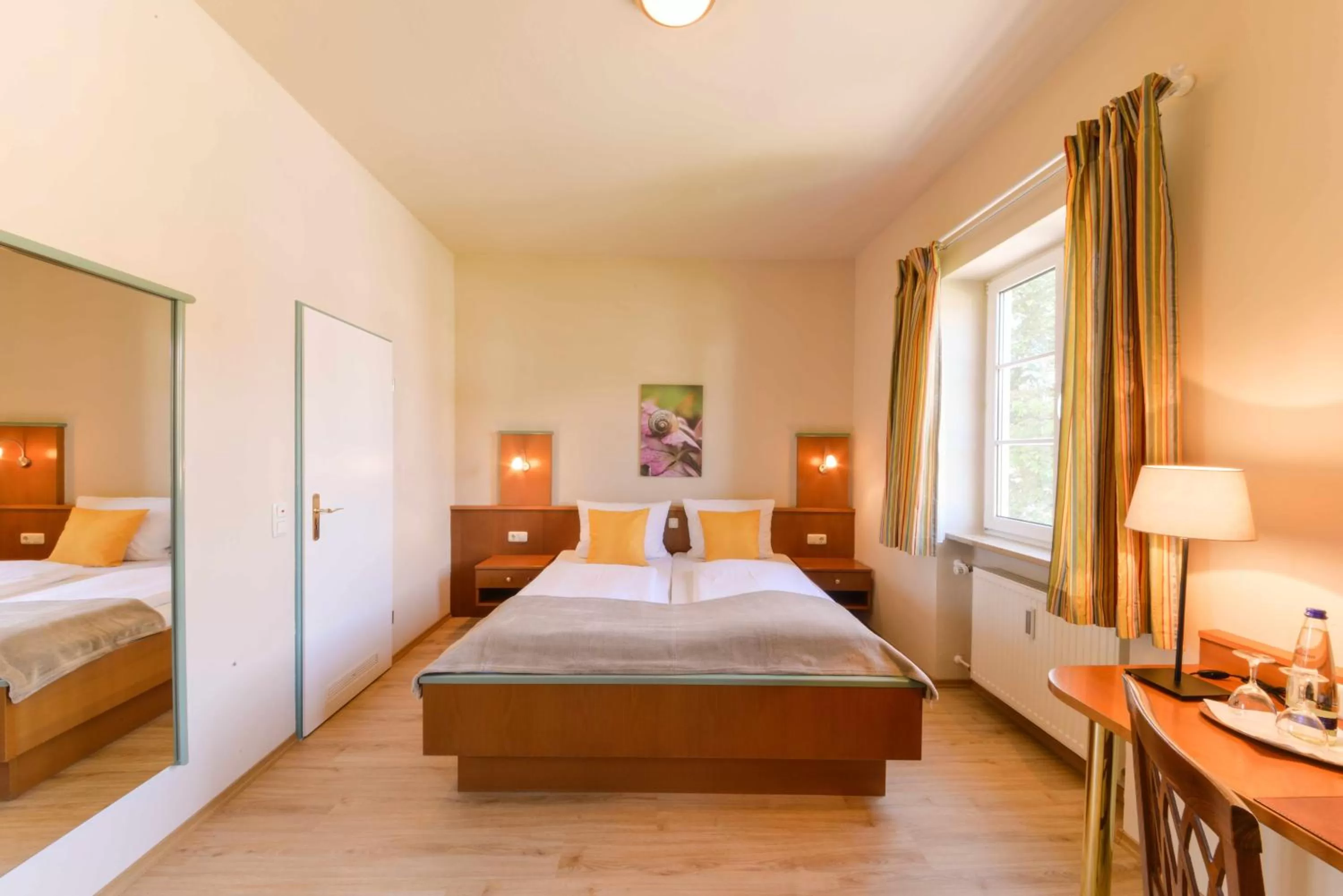 Photo of the whole room, Bed in Boardinghouse Hotel Münchner Hof Pfarrkirchen