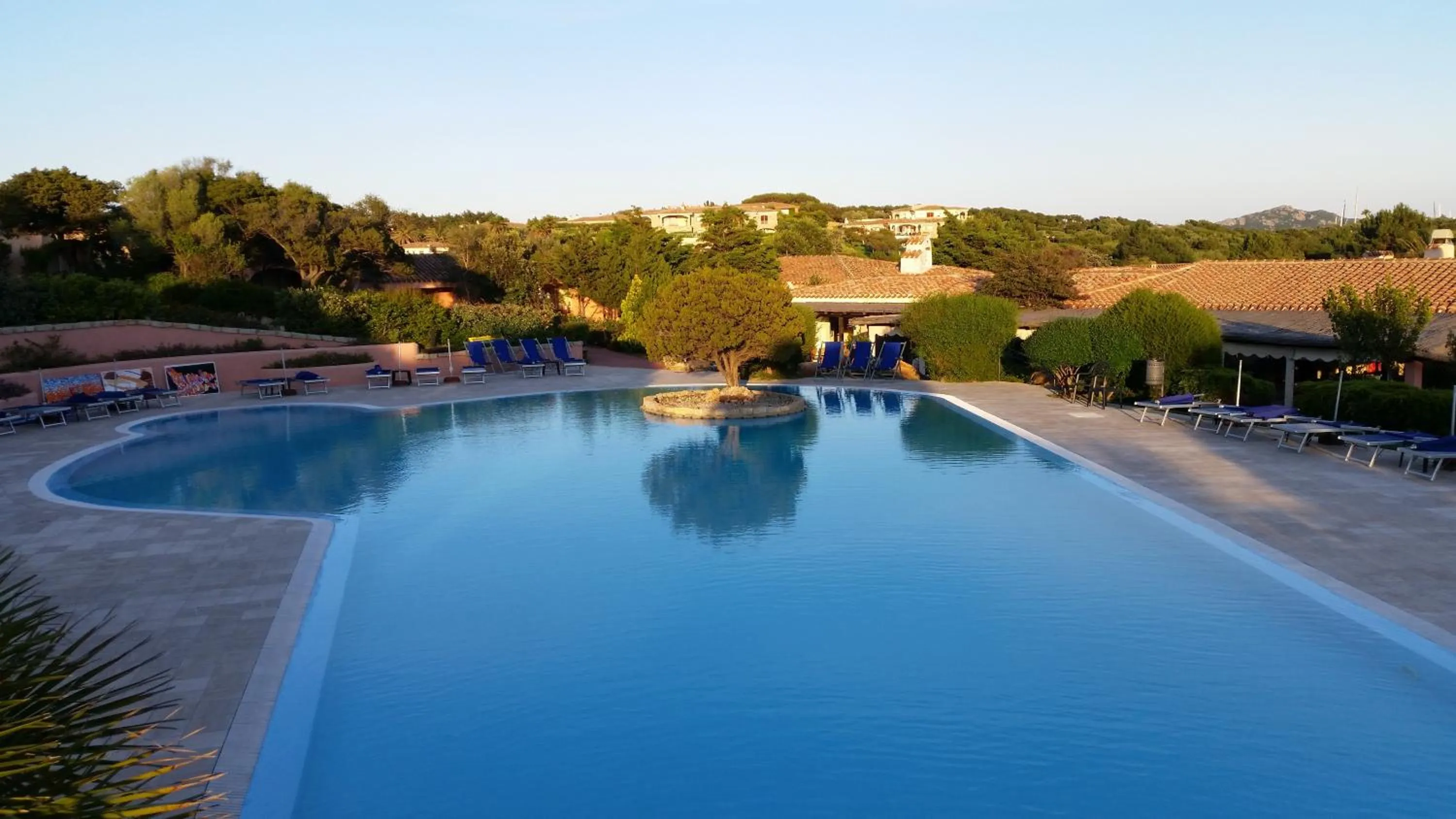 Swimming pool in Colonna Country Club