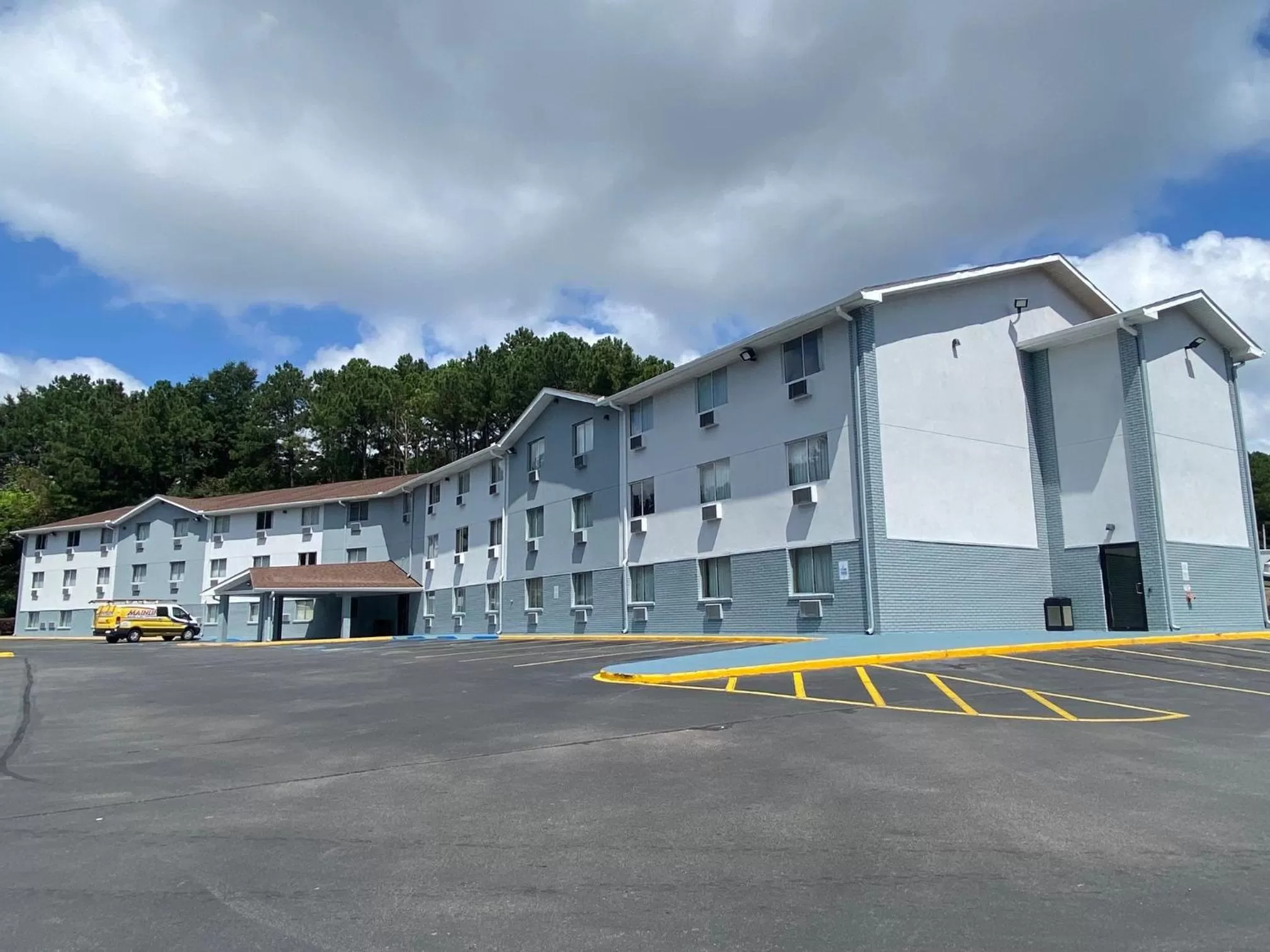 Property building in Super 8 by Wyndham Homewood Birmingham Area