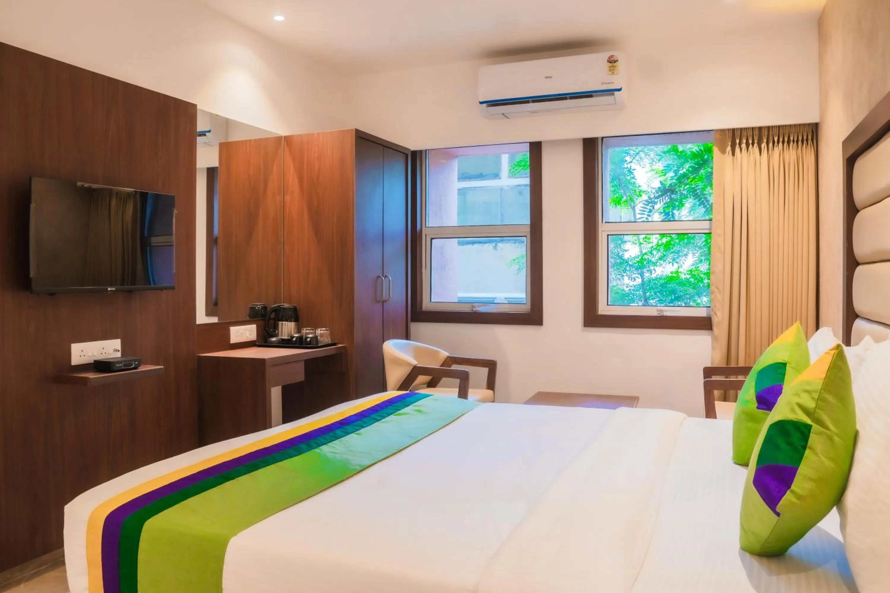 Bedroom, Bed in Treebo Serenity Inn, Koregaon Park