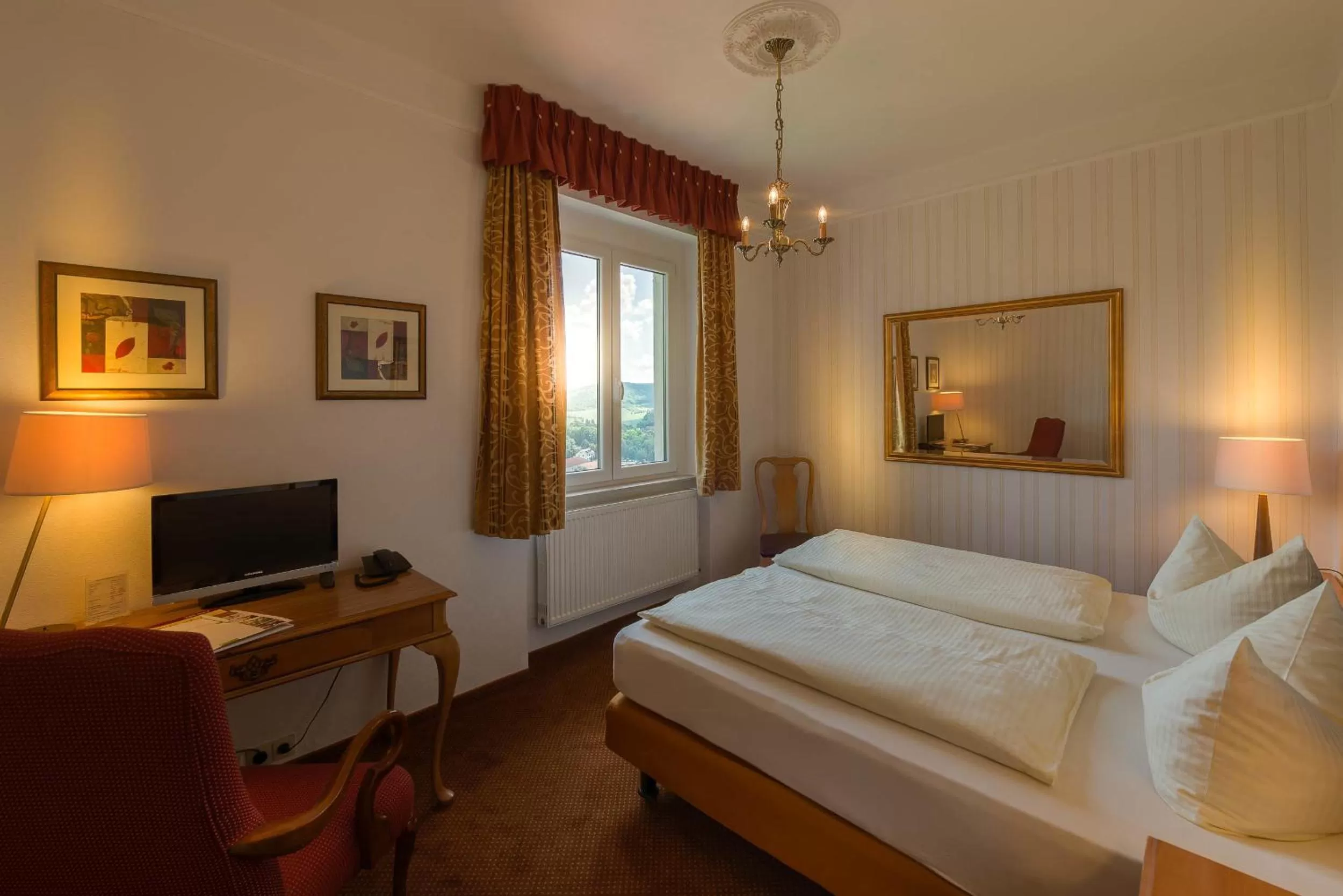 View (from property/room), Bed in Flair Hotel Villa Ilske