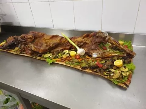 Restaurant/places to eat in "Frogs House" Hotel & Restorant Slow Food