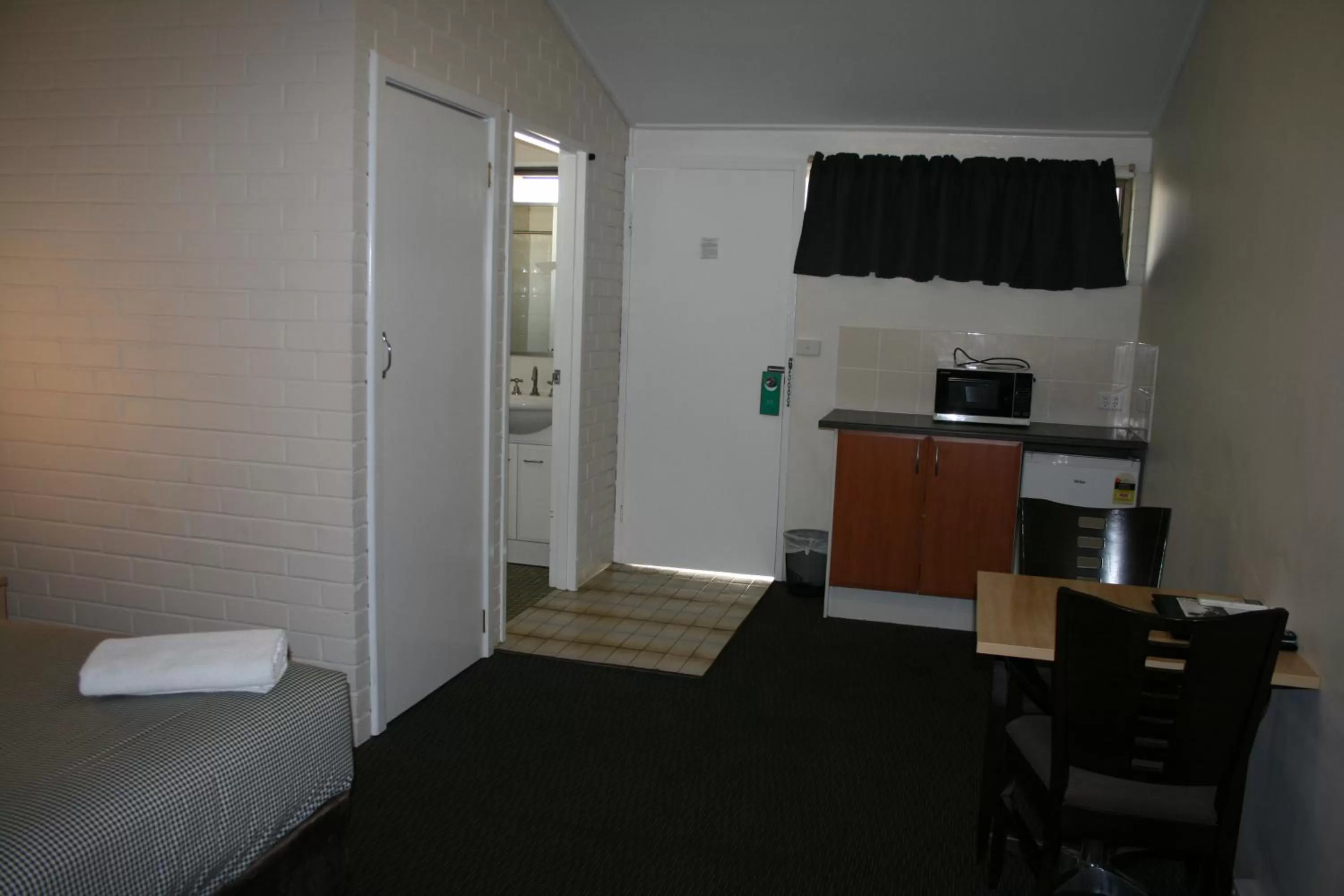 Bed in The Plains Motor Inn