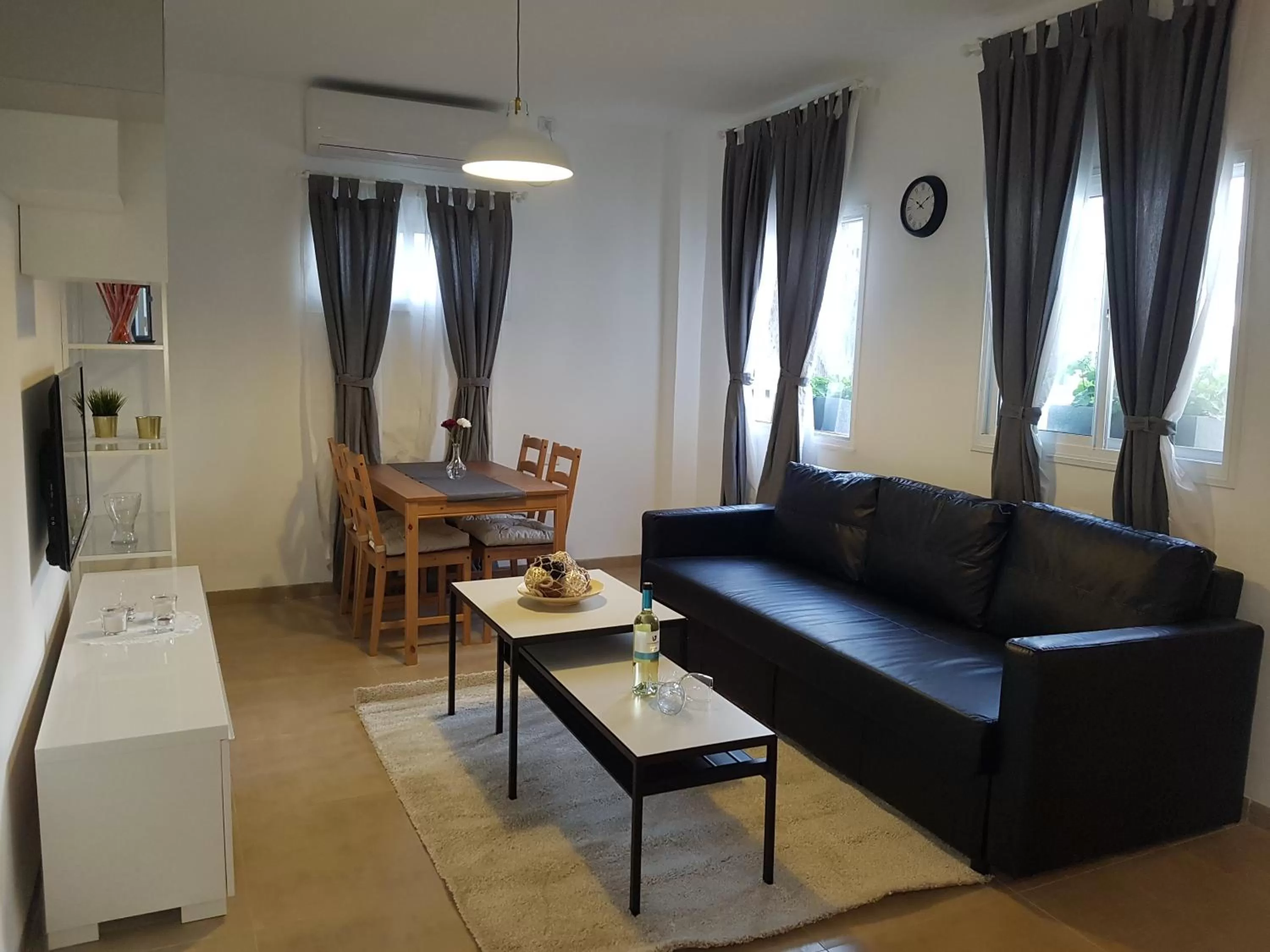 Living room in אבני החושן- Avnei Hoshen