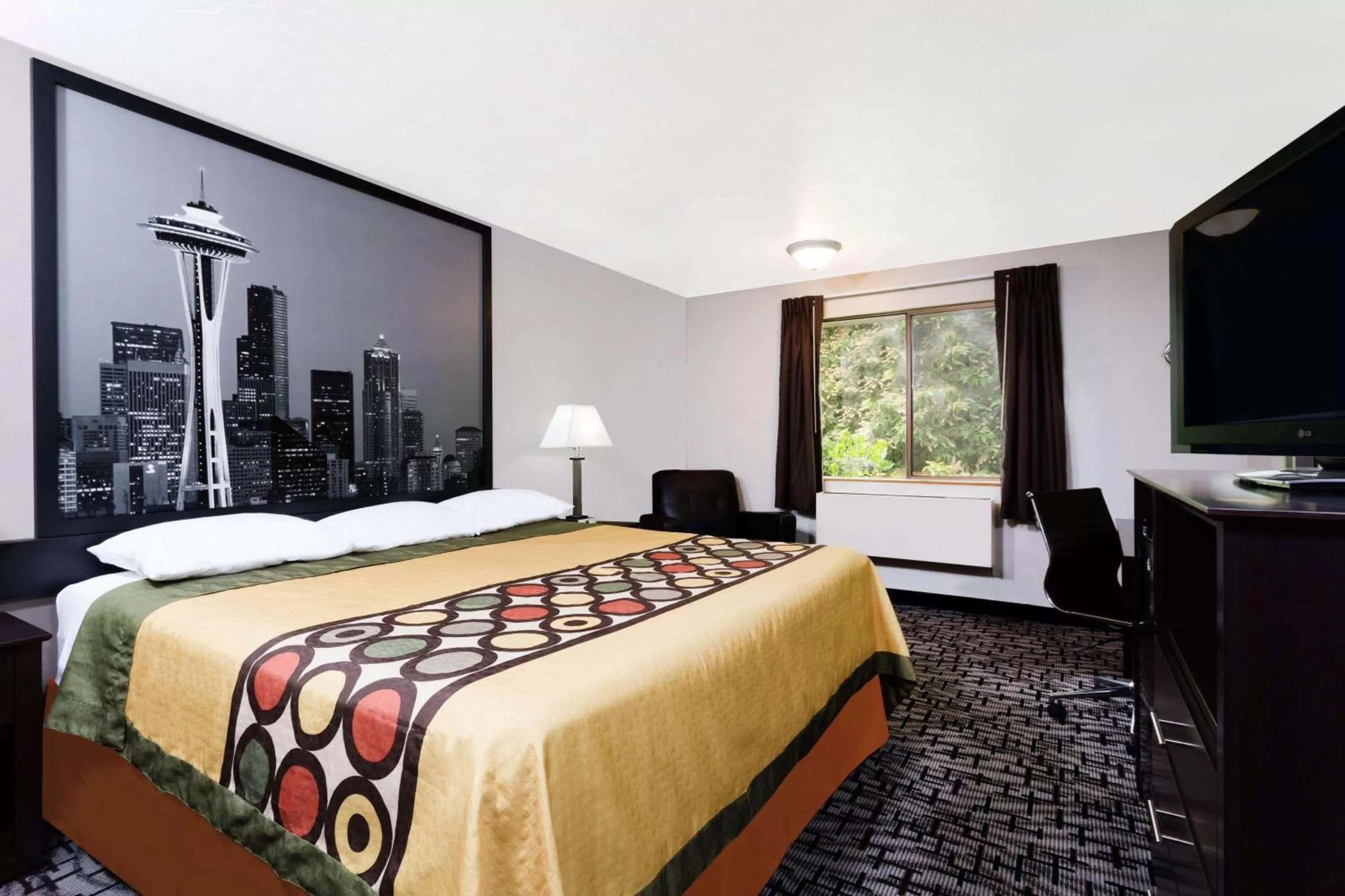 Photo of the whole room, Bed in Super 8 by Wyndham Bremerton