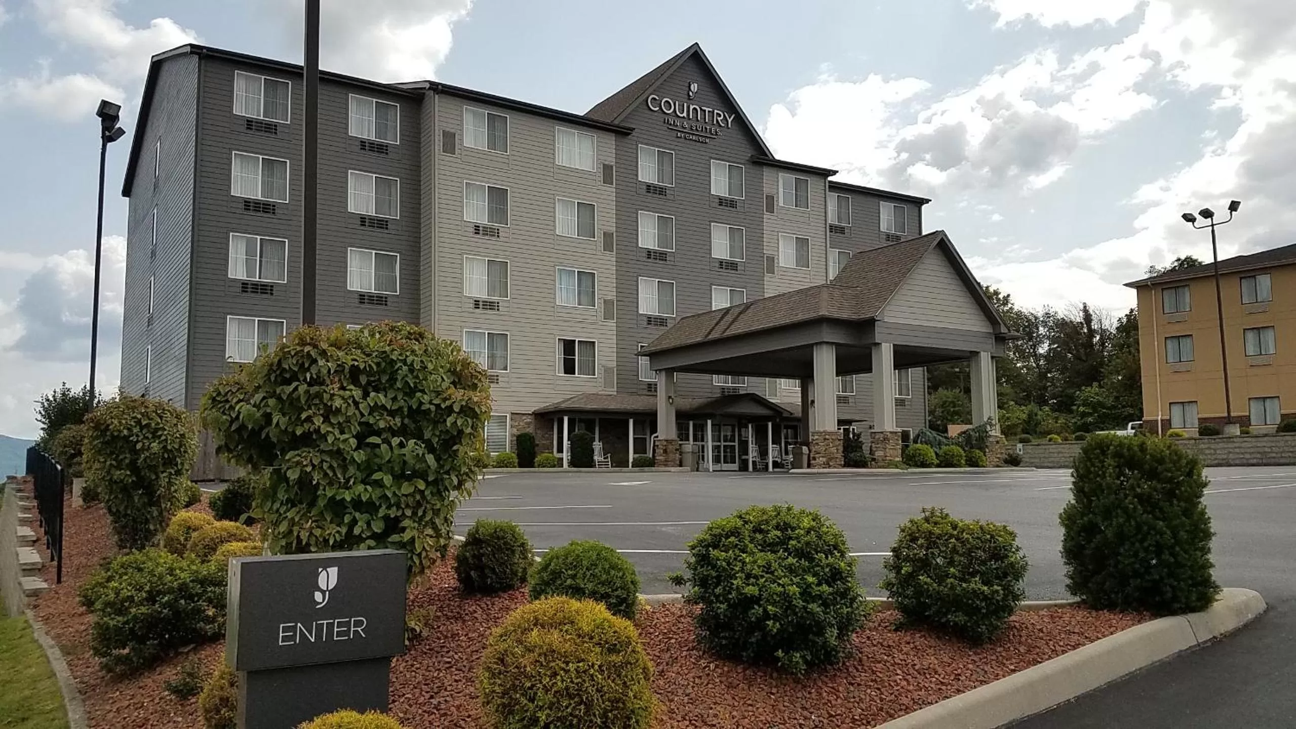 Facade/entrance in Country Inn & Suites by Radisson, Wytheville, VA